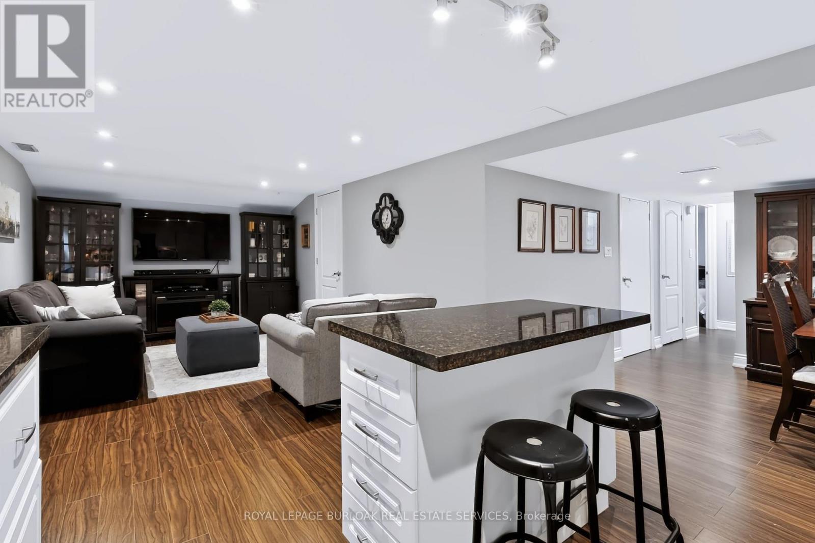 4248 Dunvegan Road, Burlington, ON - Indoor
