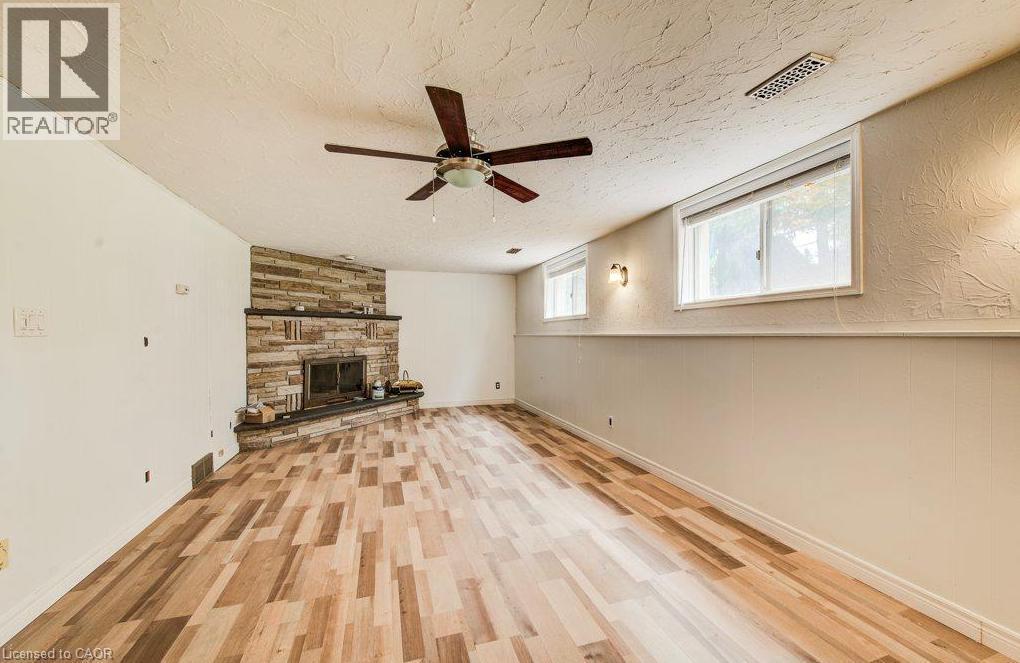 109 White Oak Place, Waterloo, ON - Indoor With Fireplace