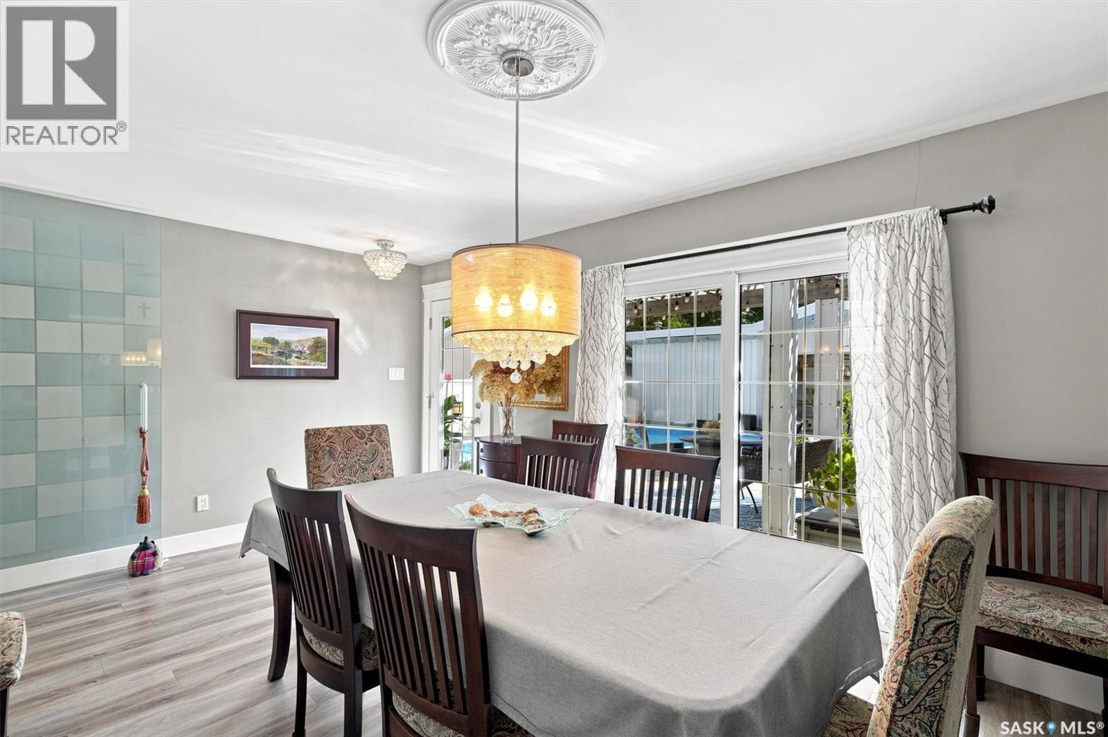 273 Carleton Drive, Saskatoon, SK - Indoor Photo Showing Dining Room