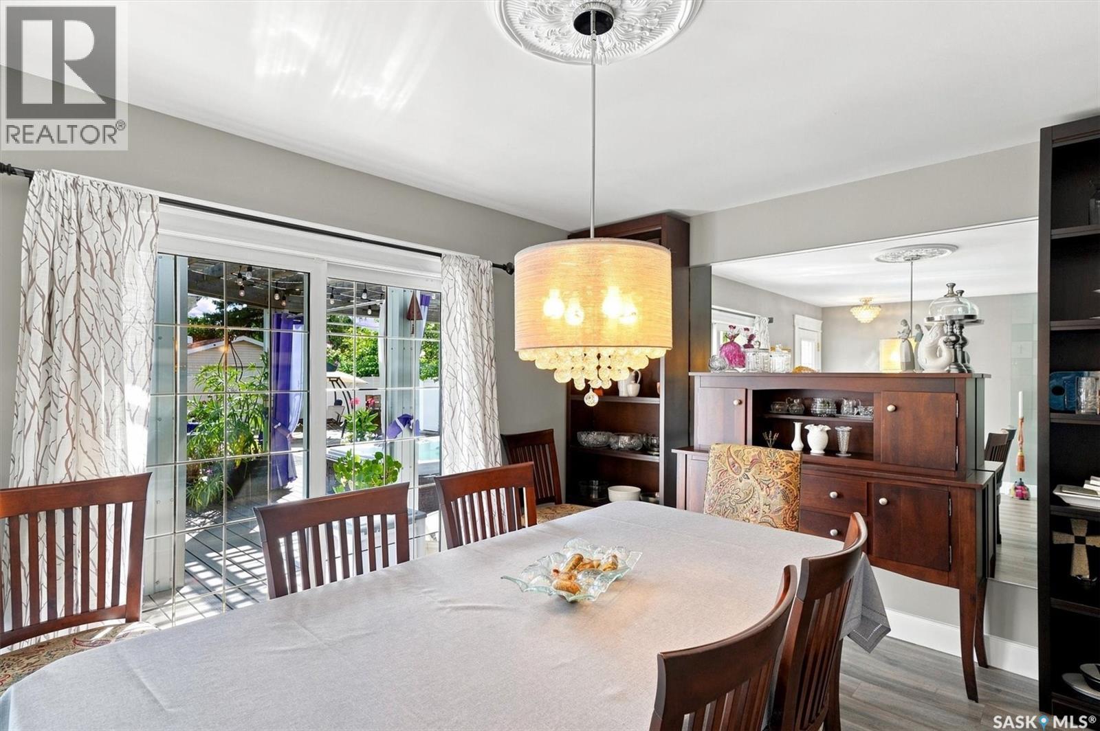 273 Carleton Drive, Saskatoon, SK - Indoor Photo Showing Dining Room