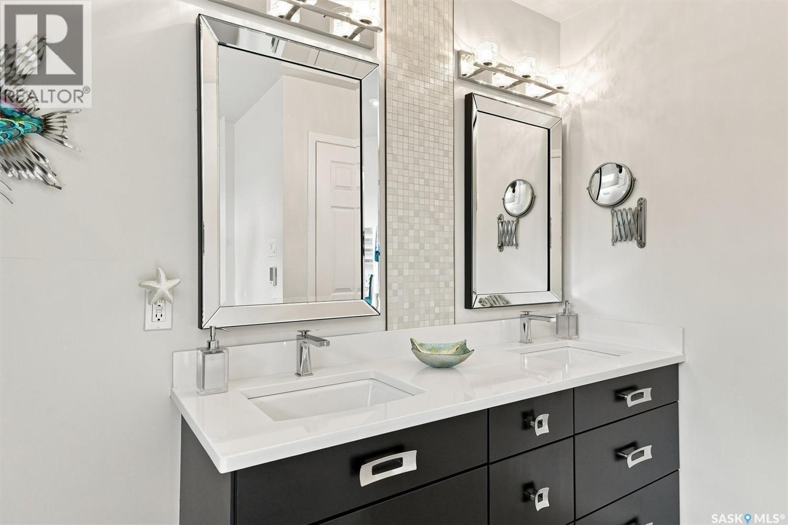 273 Carleton Drive, Saskatoon, SK - Indoor Photo Showing Bathroom