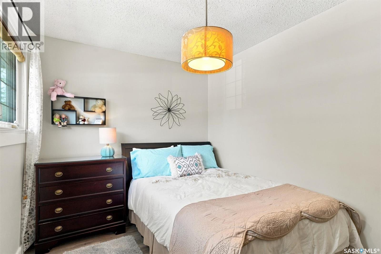 273 Carleton Drive, Saskatoon, SK - Indoor Photo Showing Bedroom