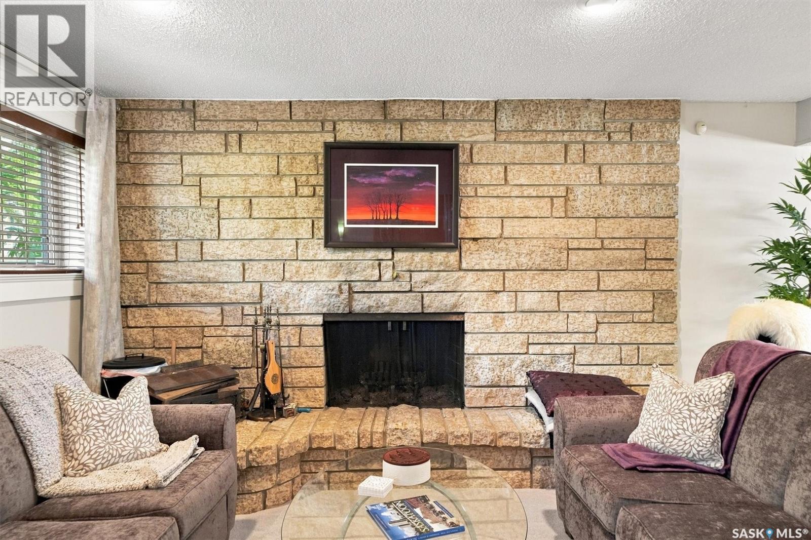 273 Carleton Drive, Saskatoon, SK - Indoor Photo Showing Living Room With Fireplace