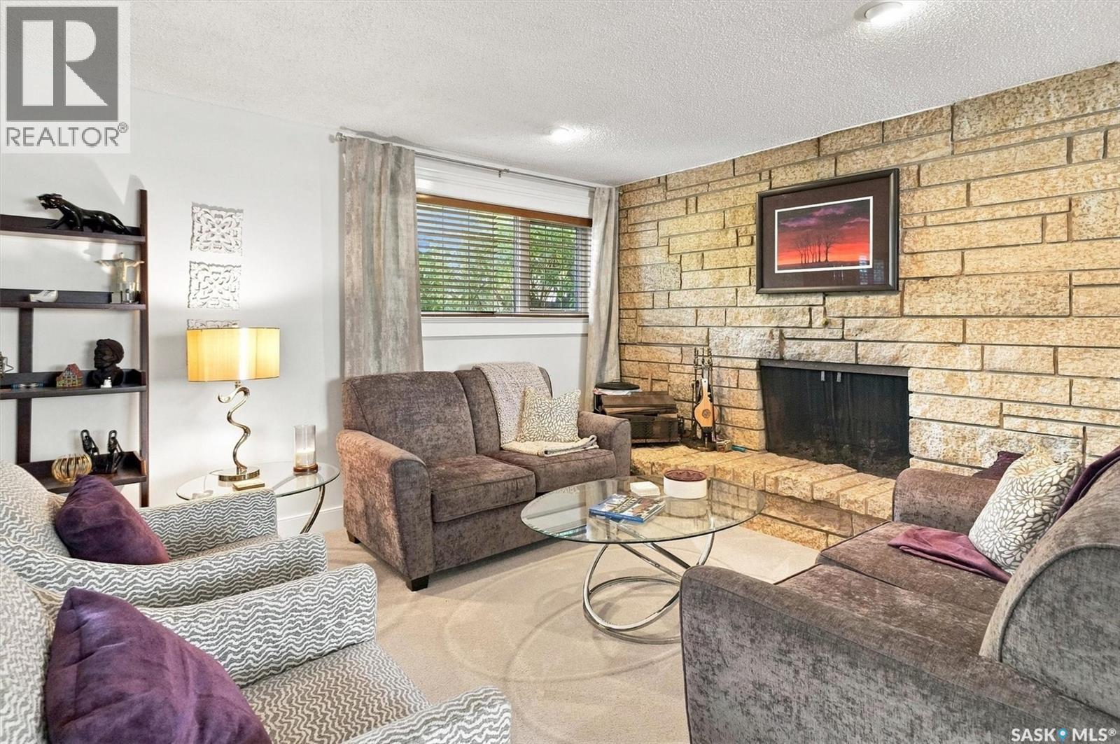 273 Carleton Drive, Saskatoon, SK - Indoor Photo Showing Living Room With Fireplace