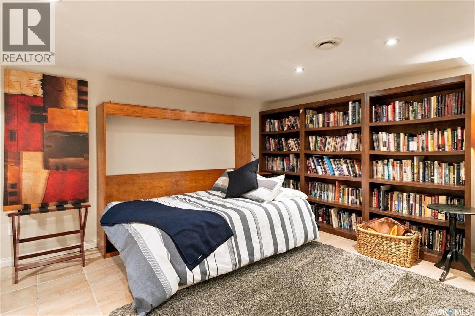 273 Carleton Drive, Saskatoon, SK - Indoor Photo Showing Bedroom
