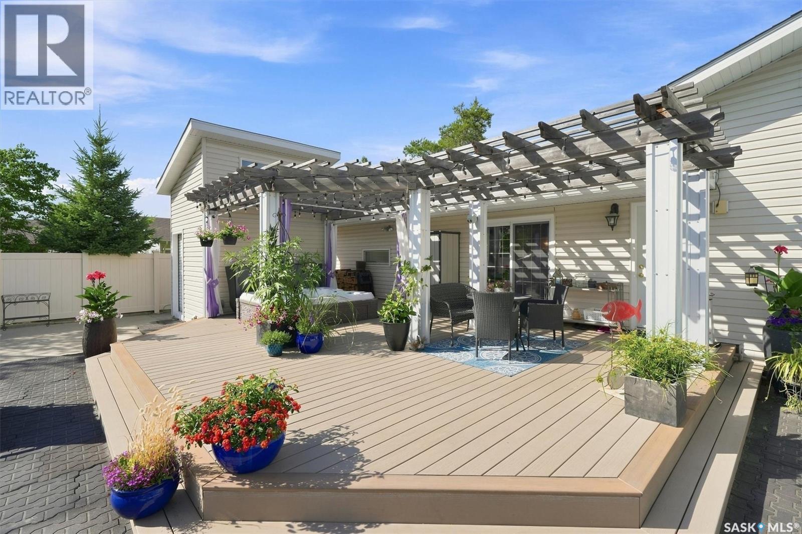 273 Carleton Drive, Saskatoon, SK - Outdoor With Deck Patio Veranda