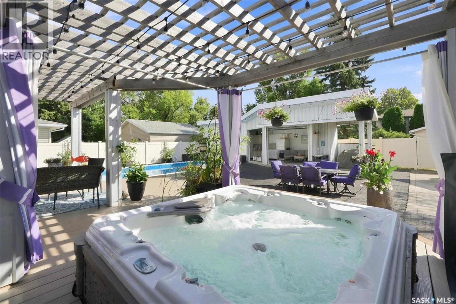273 Carleton Drive, Saskatoon, SK - Outdoor With Deck Patio Veranda