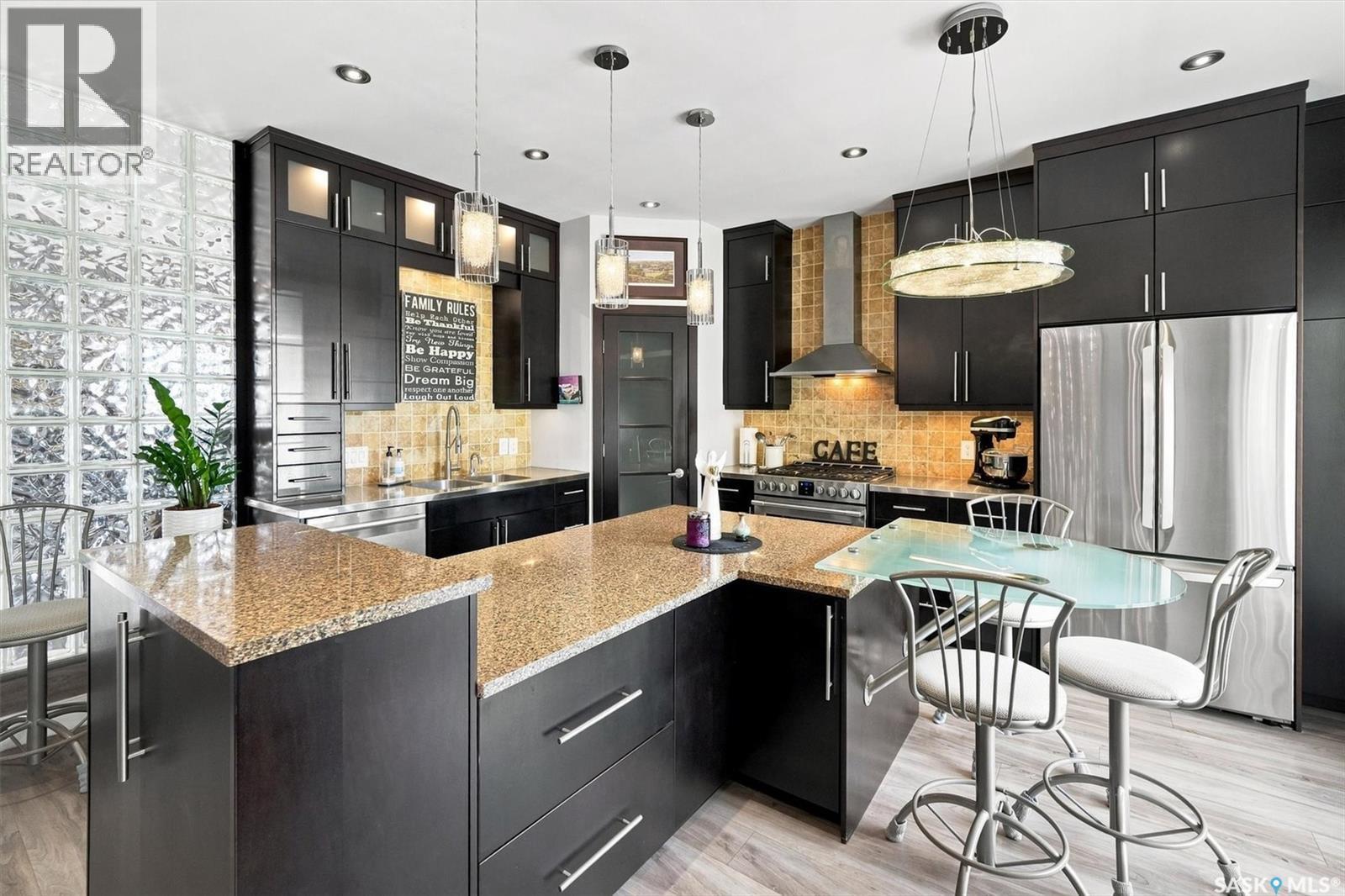 273 Carleton Drive, Saskatoon, SK - Indoor Photo Showing Kitchen With Stainless Steel Kitchen With Upgraded Kitchen