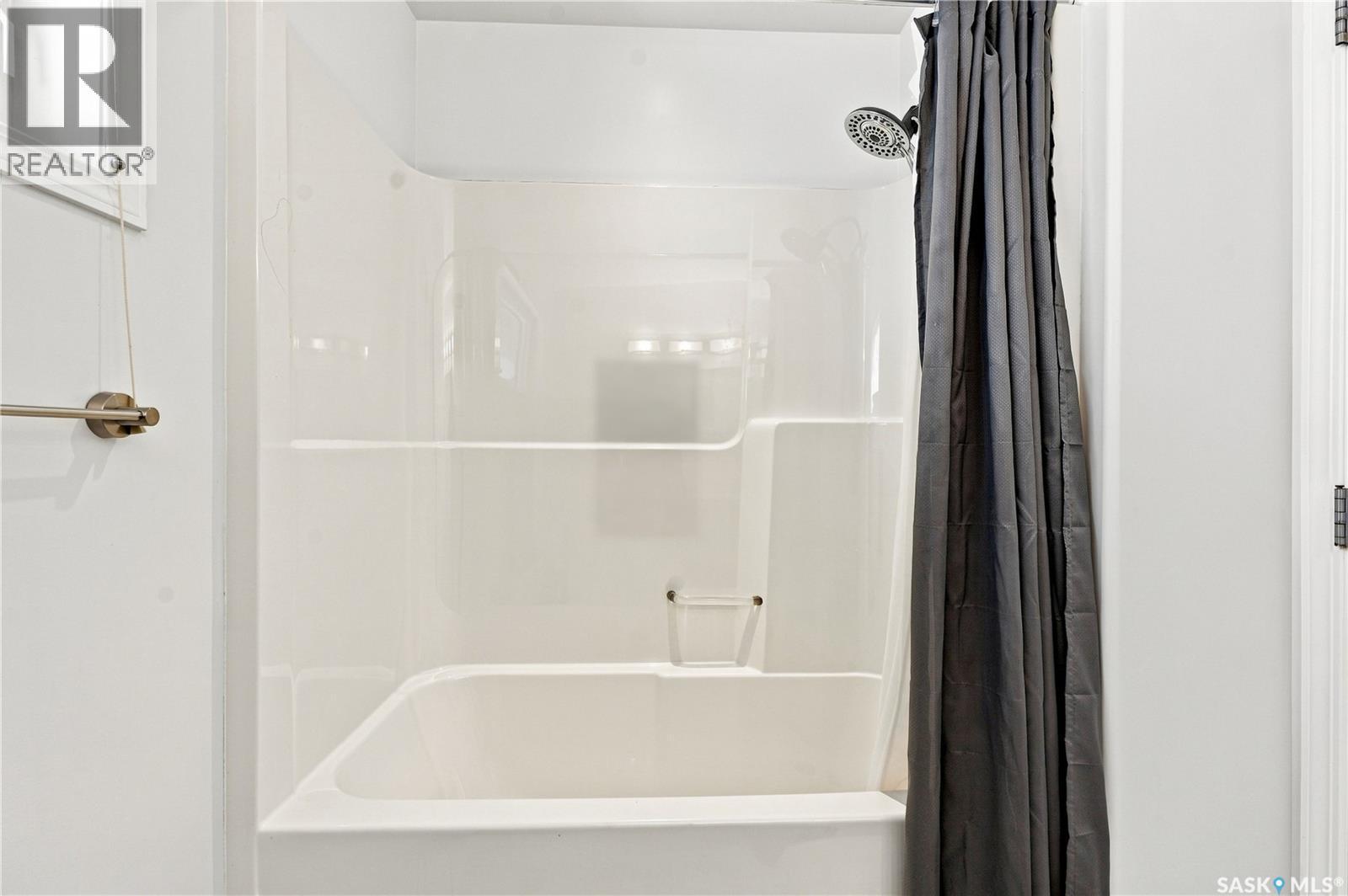 554 Lynd Place, Saskatoon, SK - Indoor Photo Showing Bathroom