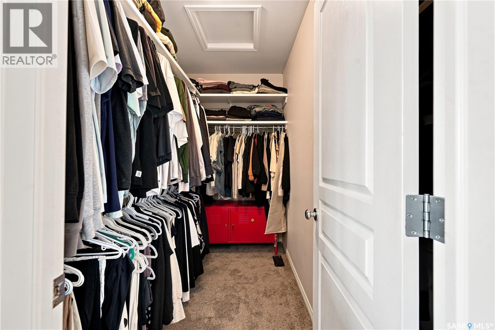 554 Lynd Place, Saskatoon, SK - Indoor With Storage
