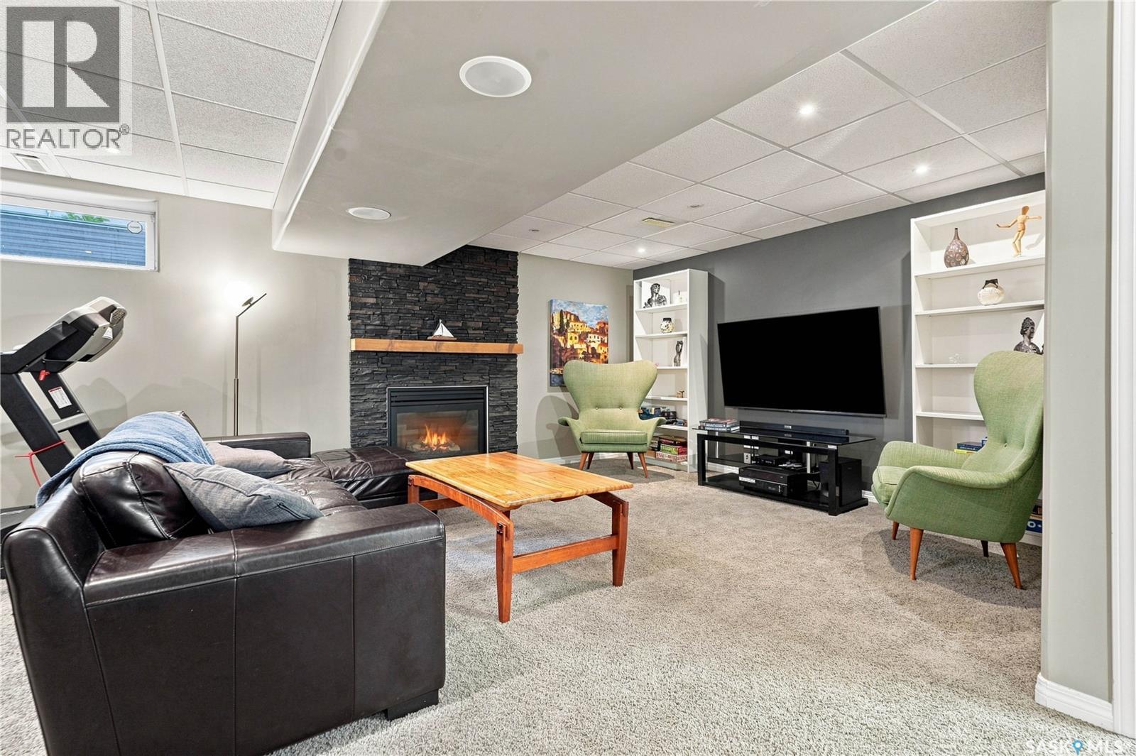 554 Lynd Place, Saskatoon, SK - Indoor With Fireplace