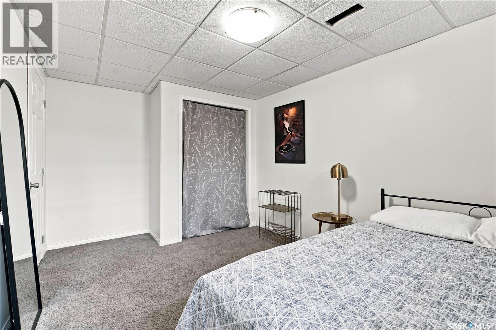 554 Lynd Place, Saskatoon, SK - Indoor Photo Showing Bedroom
