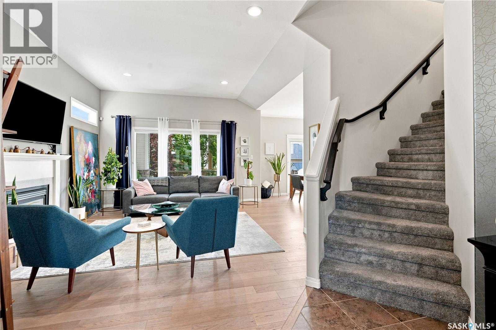 554 Lynd Place, Saskatoon, SK - Indoor Photo Showing Living Room With Fireplace