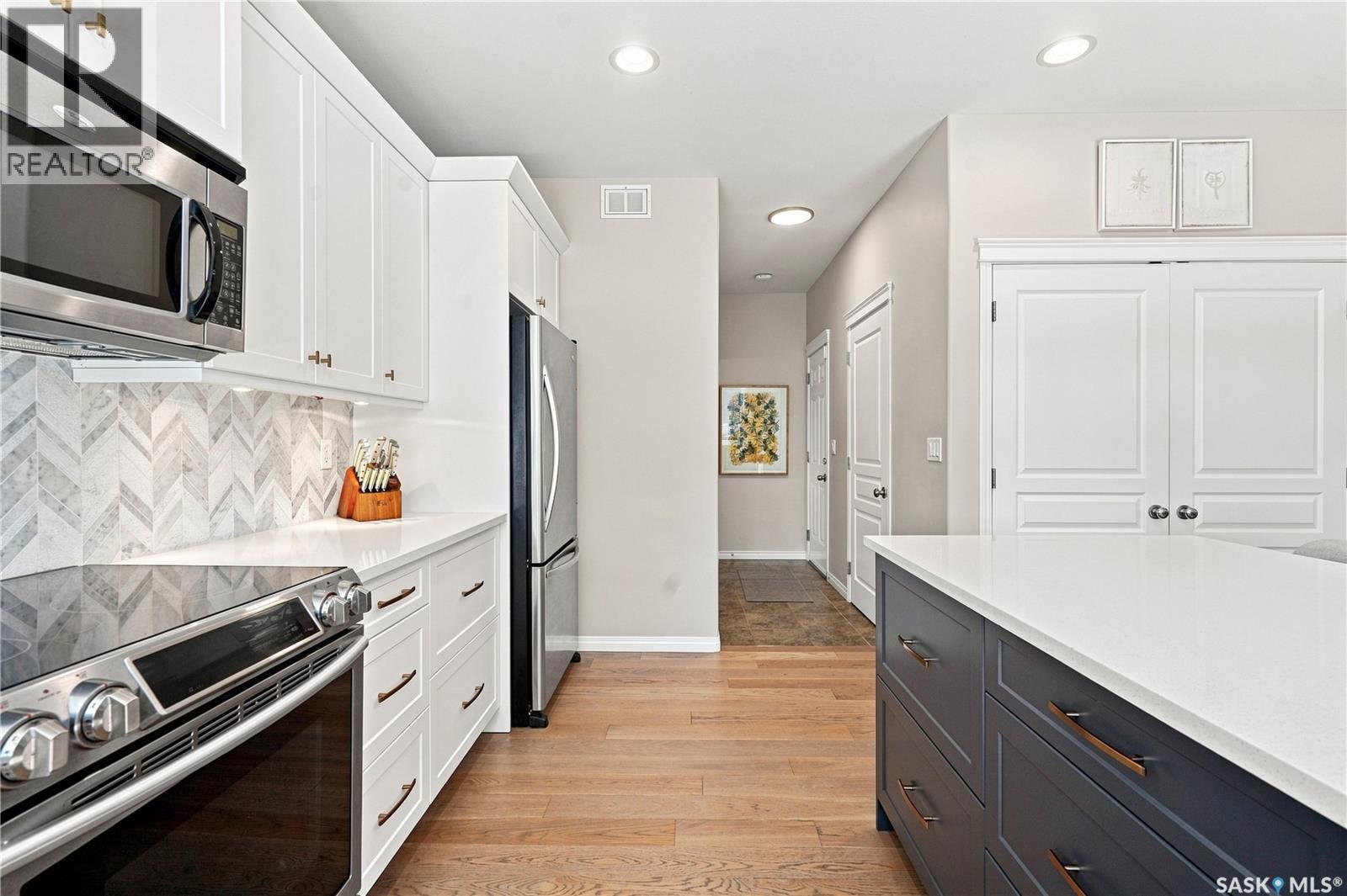 554 Lynd Place, Saskatoon, SK - Indoor Photo Showing Kitchen
