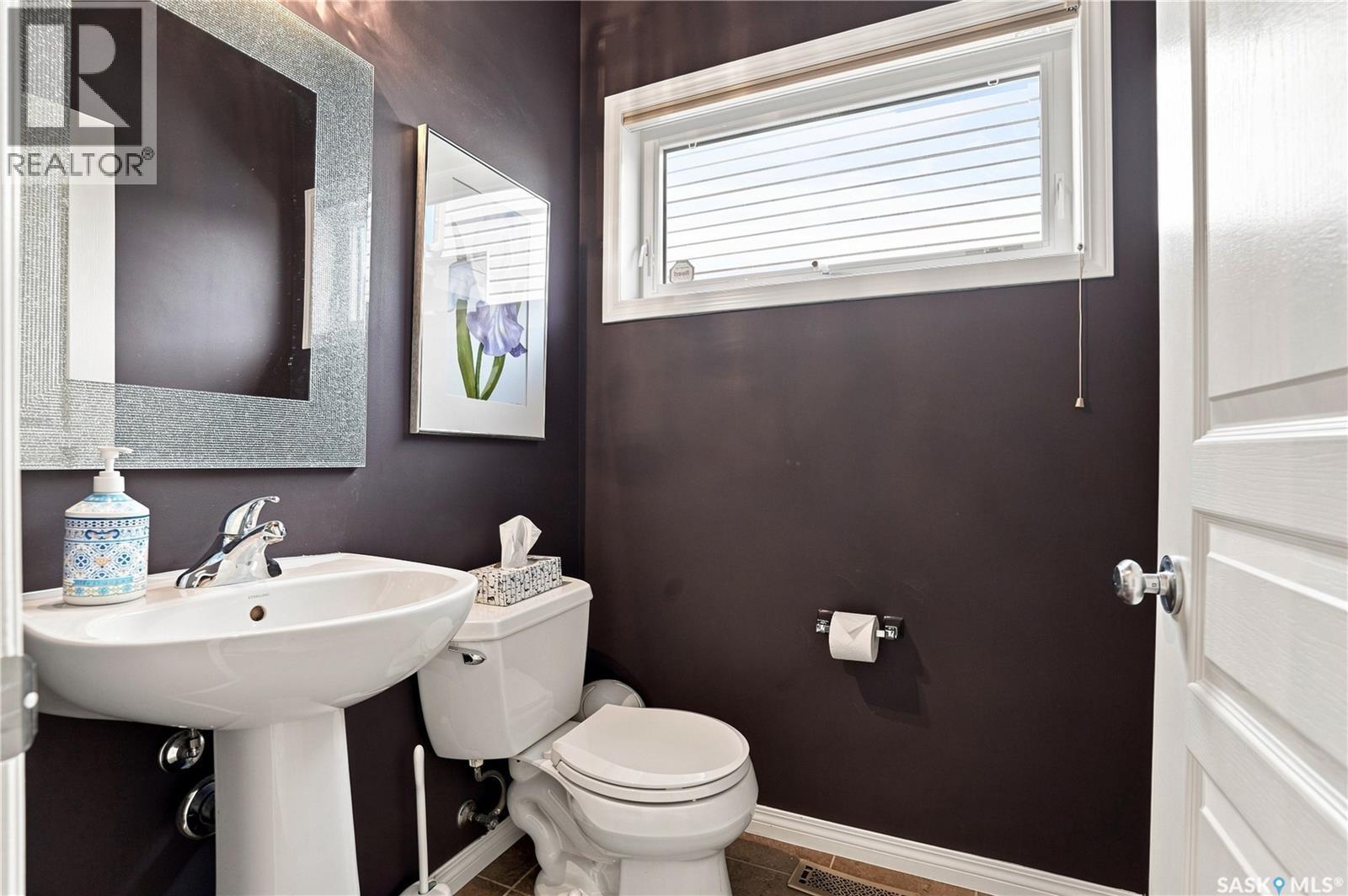 554 Lynd Place, Saskatoon, SK - Indoor Photo Showing Bathroom