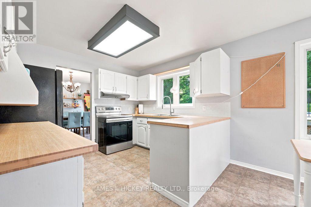 4 Banting Drive, Deep River, ON - Indoor Photo Showing Kitchen