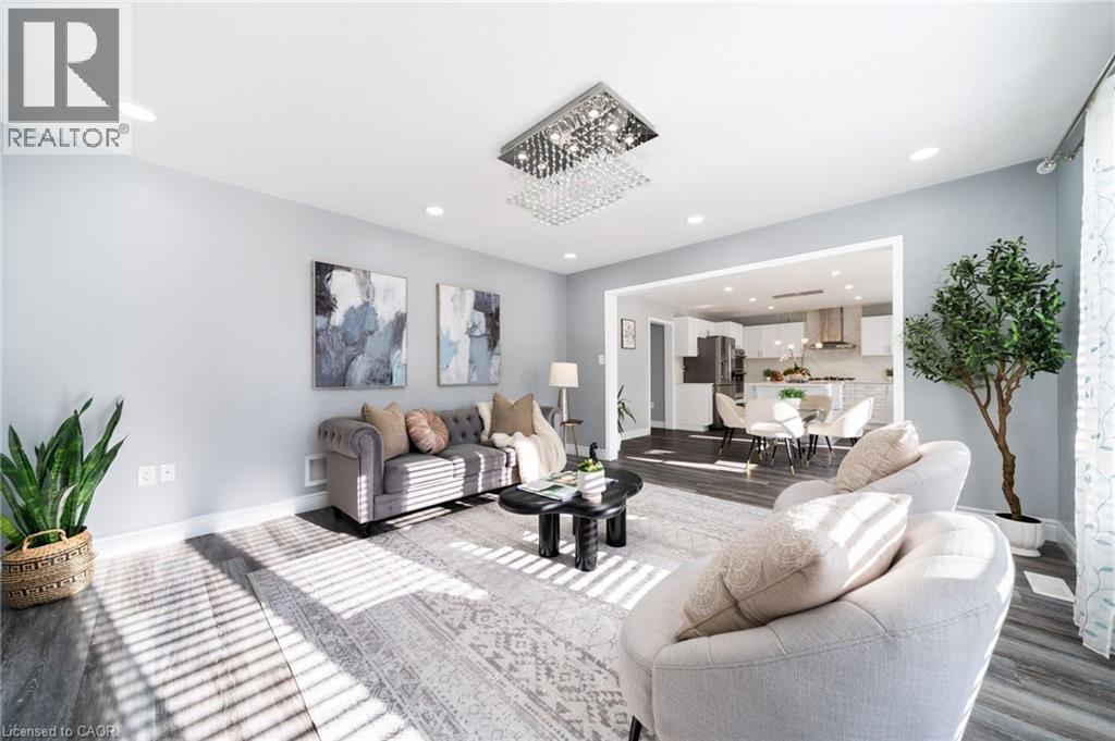151 Baldwin Drive, Cambridge, ON - Indoor Photo Showing Living Room