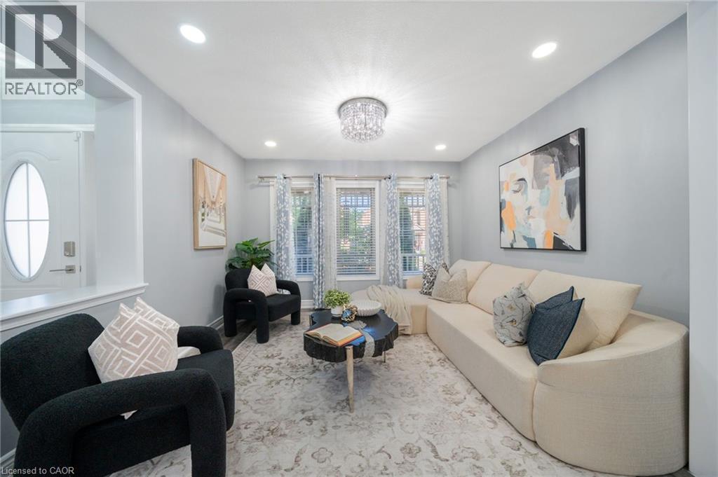 151 Baldwin Drive, Cambridge, ON - Indoor Photo Showing Living Room