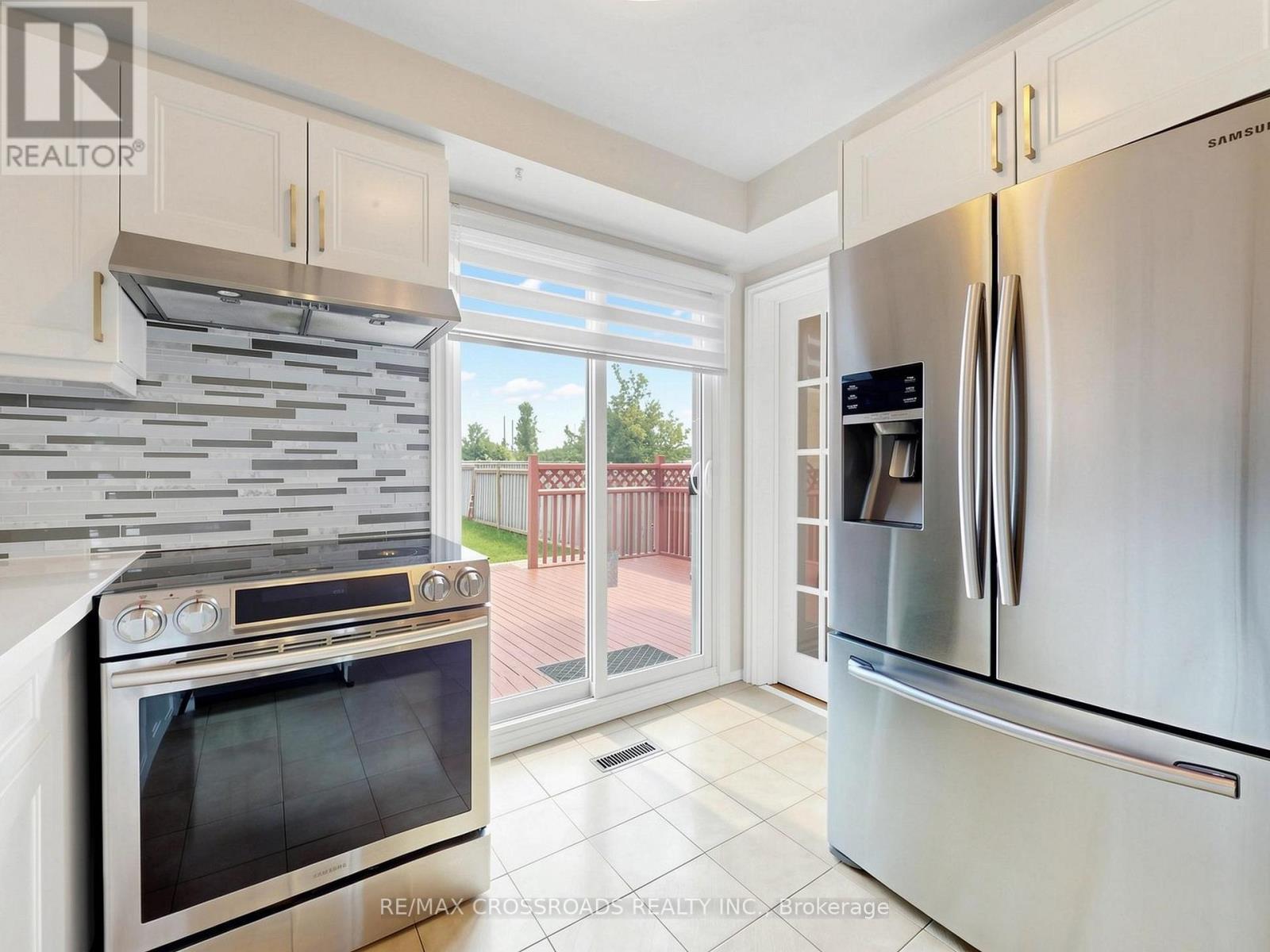 108 Anthony Lane, Vaughan, ON - Indoor Photo Showing Kitchen With Stainless Steel Kitchen