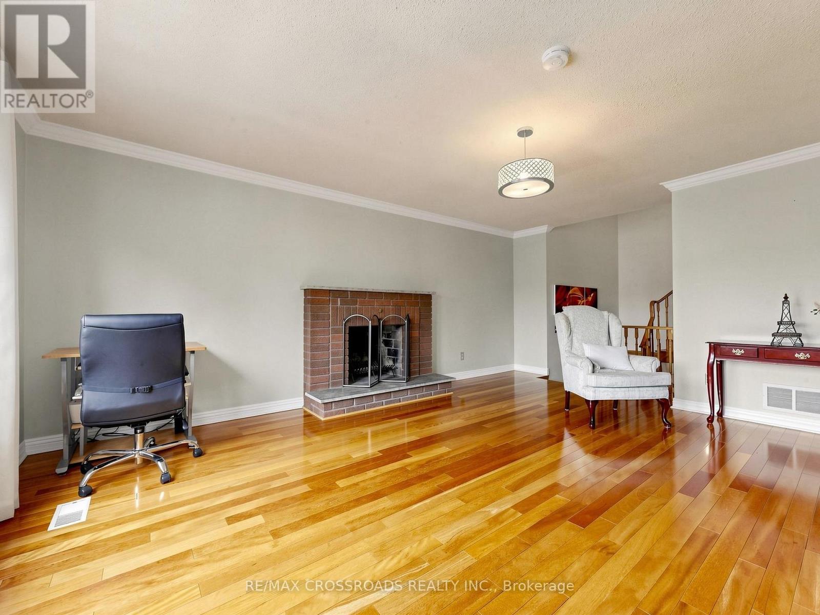 108 Anthony Lane, Vaughan, ON - Indoor Photo Showing Living Room