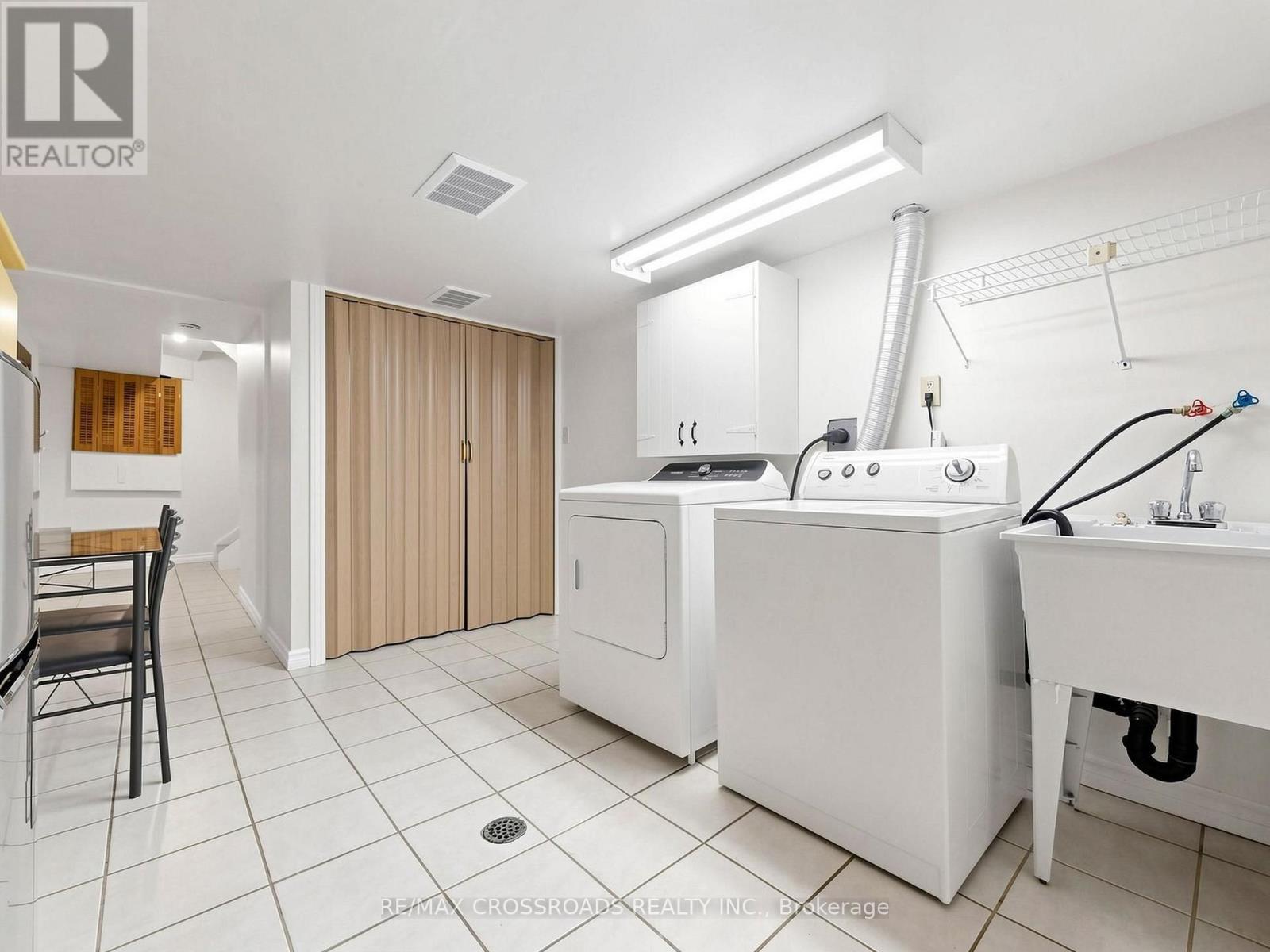 108 Anthony Lane, Vaughan, ON - Indoor Photo Showing Laundry Room