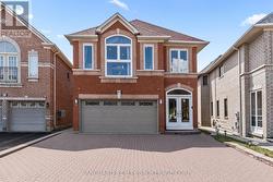 84 SAPPHIRE DRIVE Richmond Hill, ON L4S 2E6