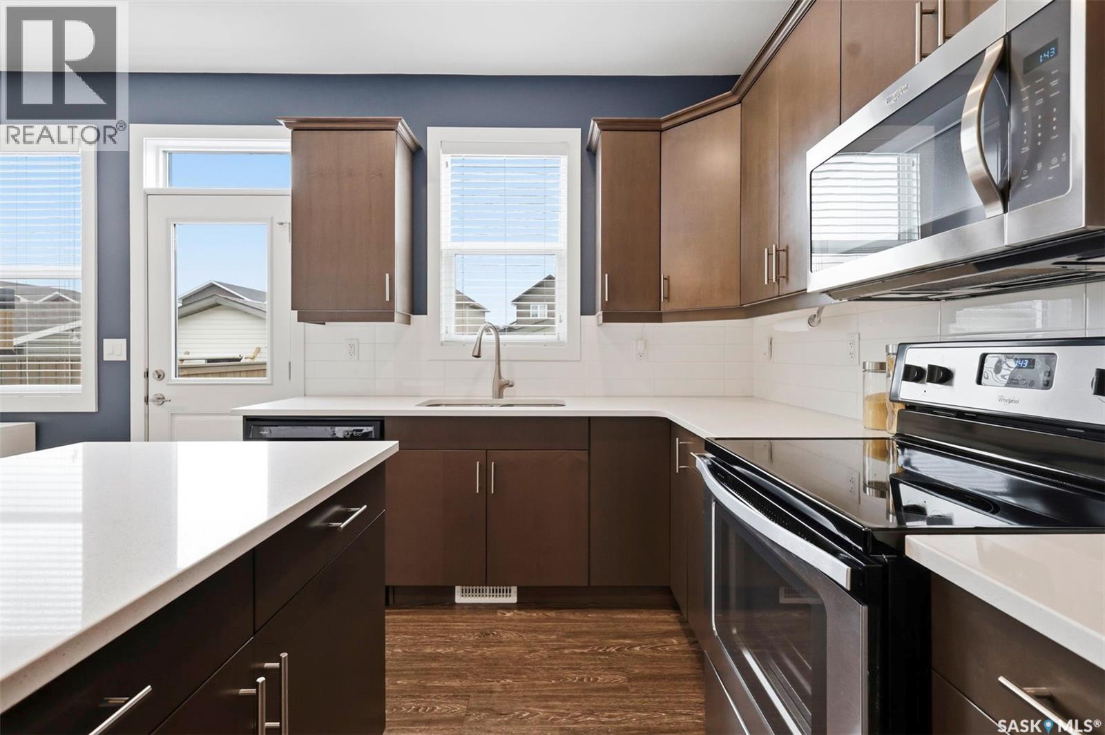 1040 Kolynchuk Crescent, Saskatoon, SK - Indoor Photo Showing Kitchen With Upgraded Kitchen