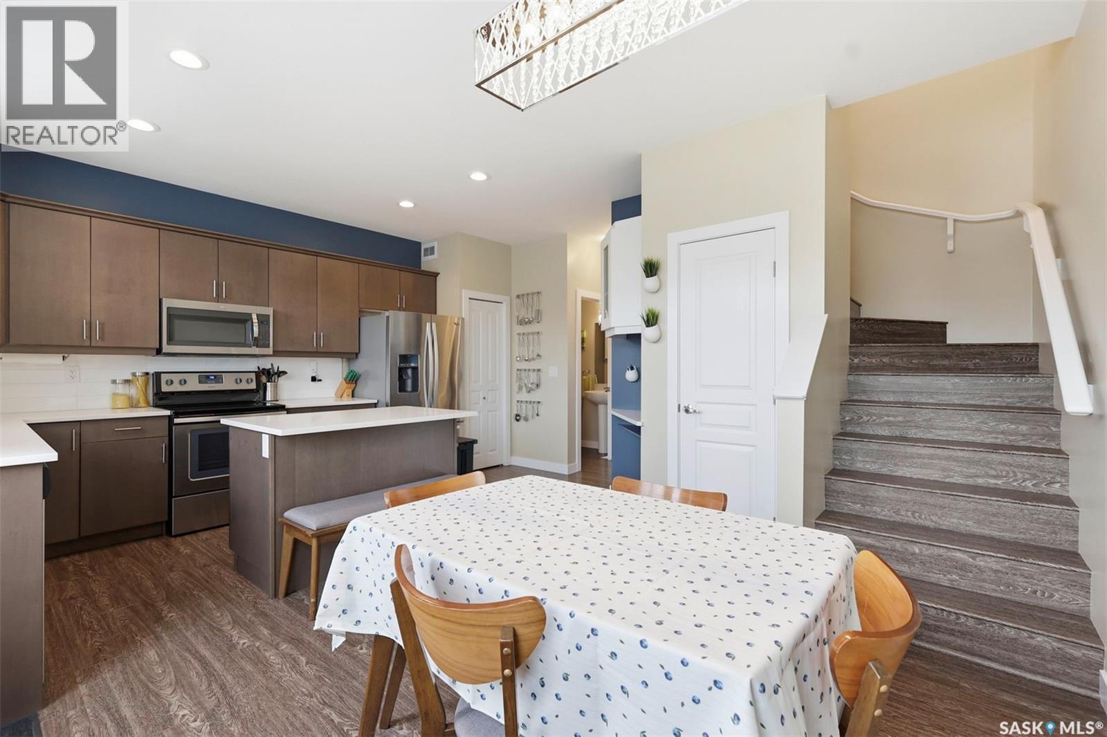 1040 Kolynchuk Crescent, Saskatoon, SK - Indoor Photo Showing Kitchen