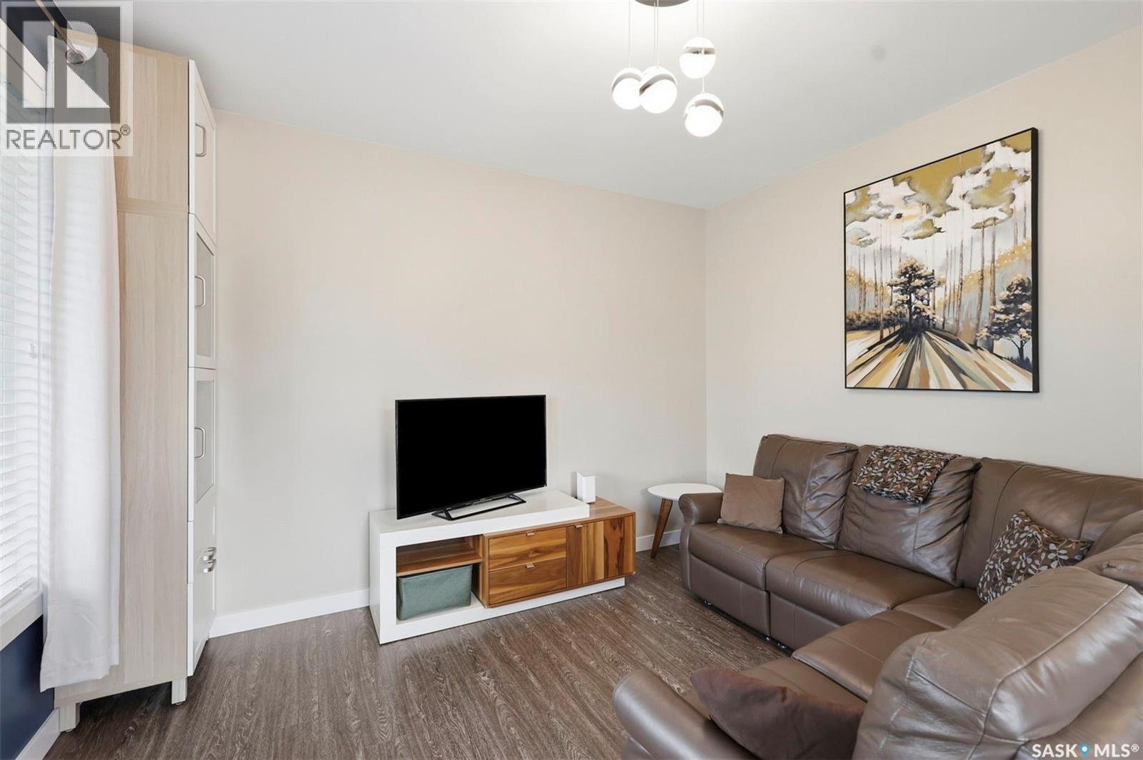 1040 Kolynchuk Crescent, Saskatoon, SK - Indoor Photo Showing Living Room