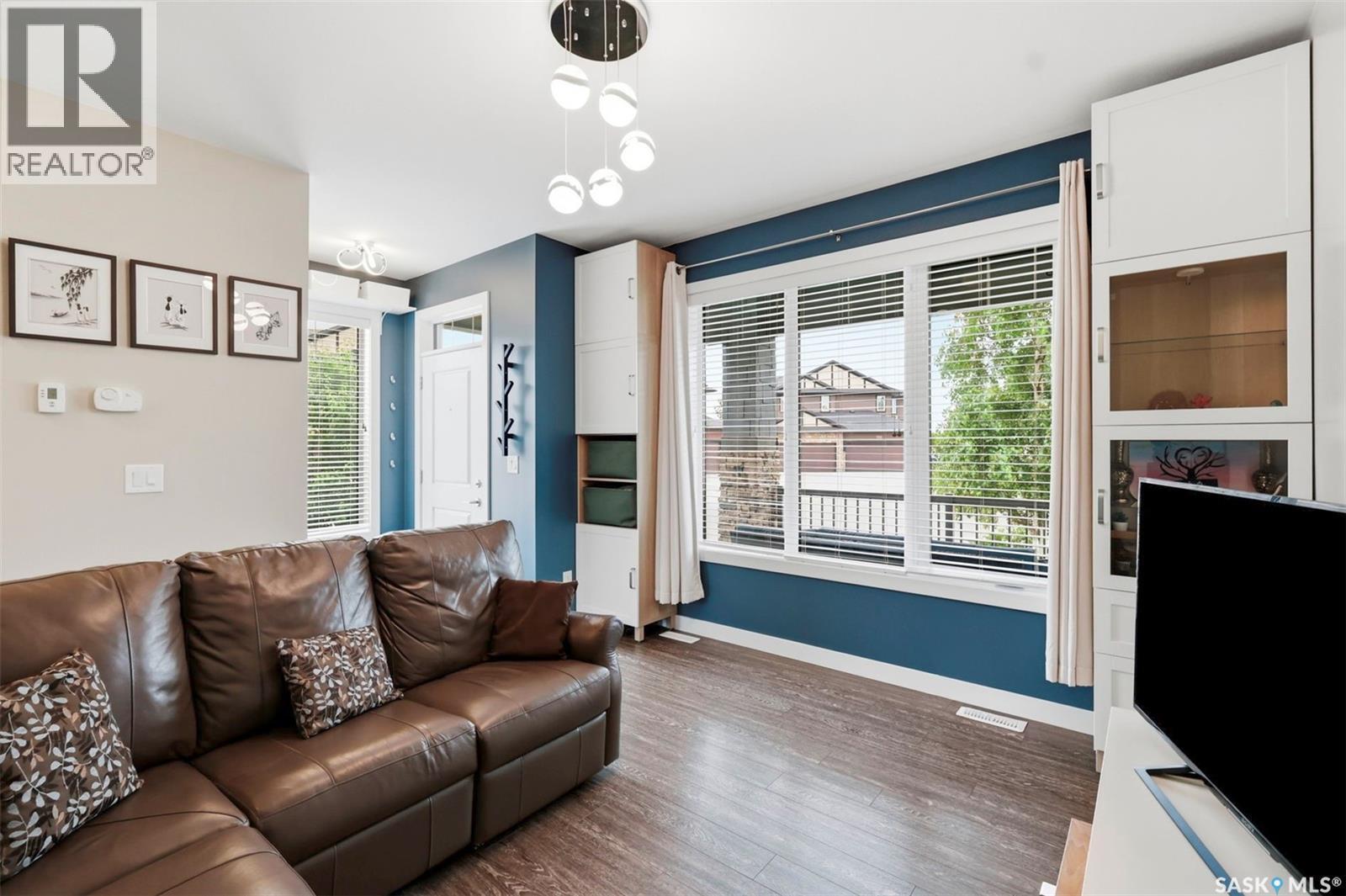 1040 Kolynchuk Crescent, Saskatoon, SK - Indoor Photo Showing Living Room