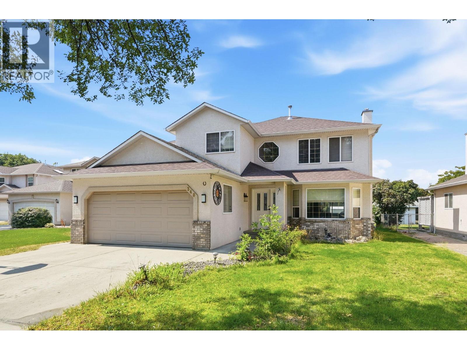348 Phipps Crescent, Kelowna, BC - Outdoor With Facade