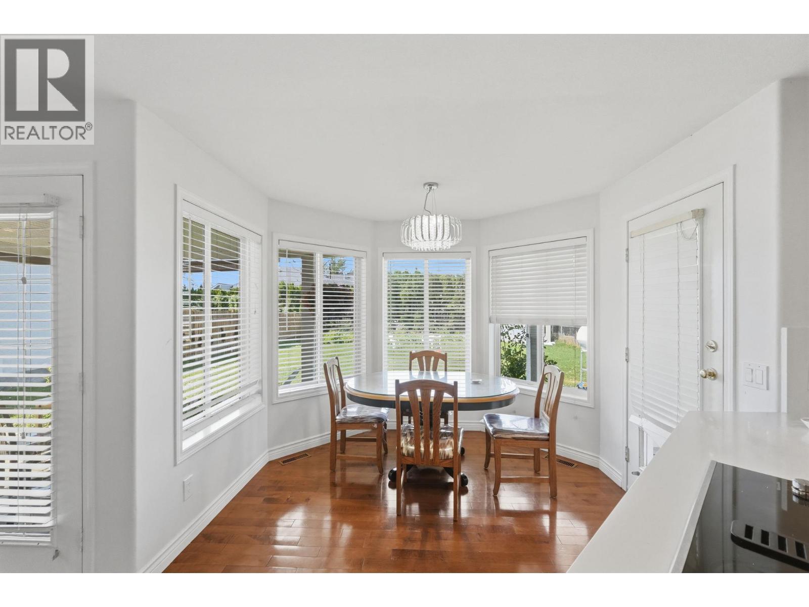 348 Phipps Crescent, Kelowna, BC - Indoor Photo Showing Dining Room