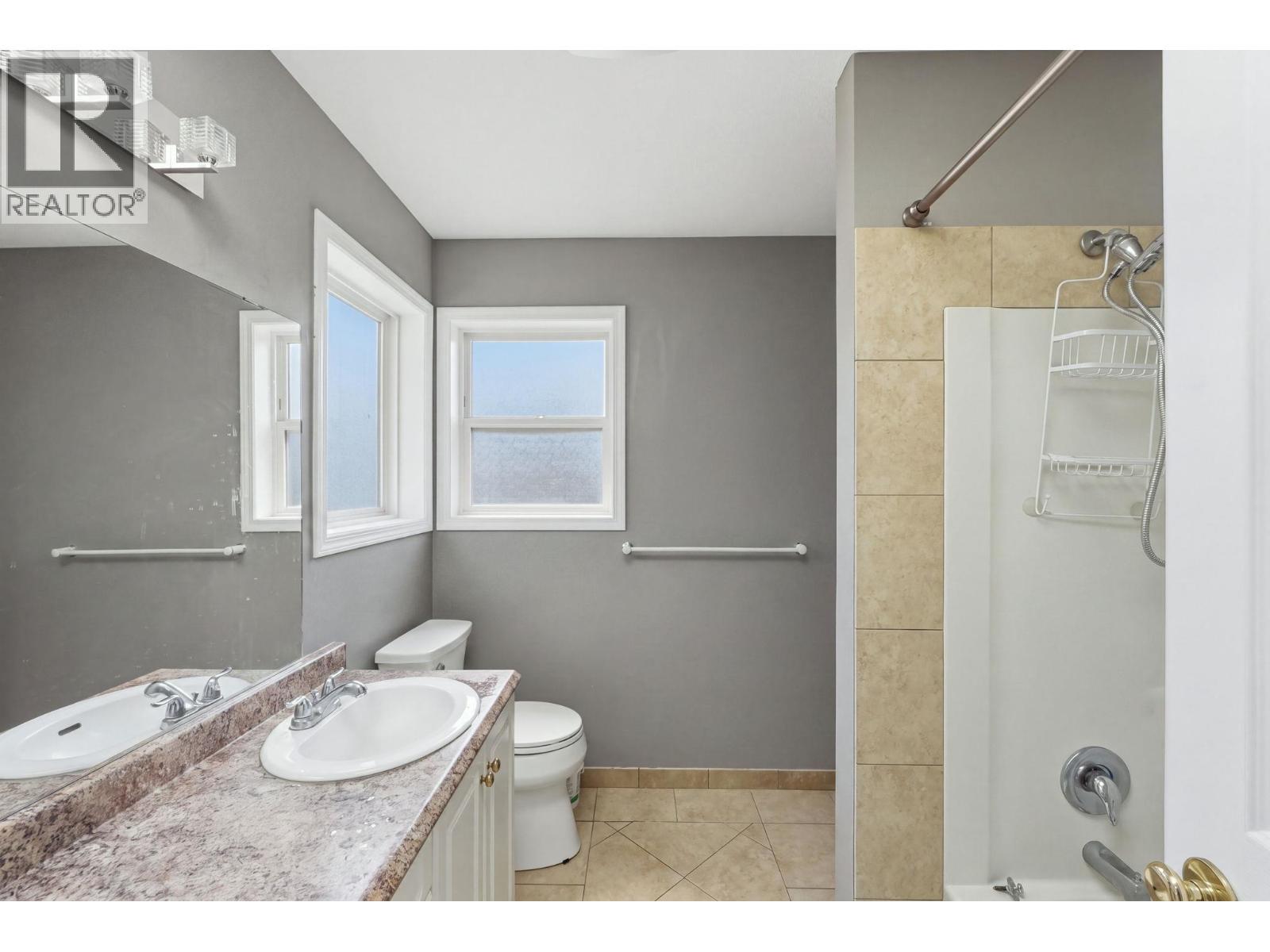 348 Phipps Crescent, Kelowna, BC - Indoor Photo Showing Bathroom