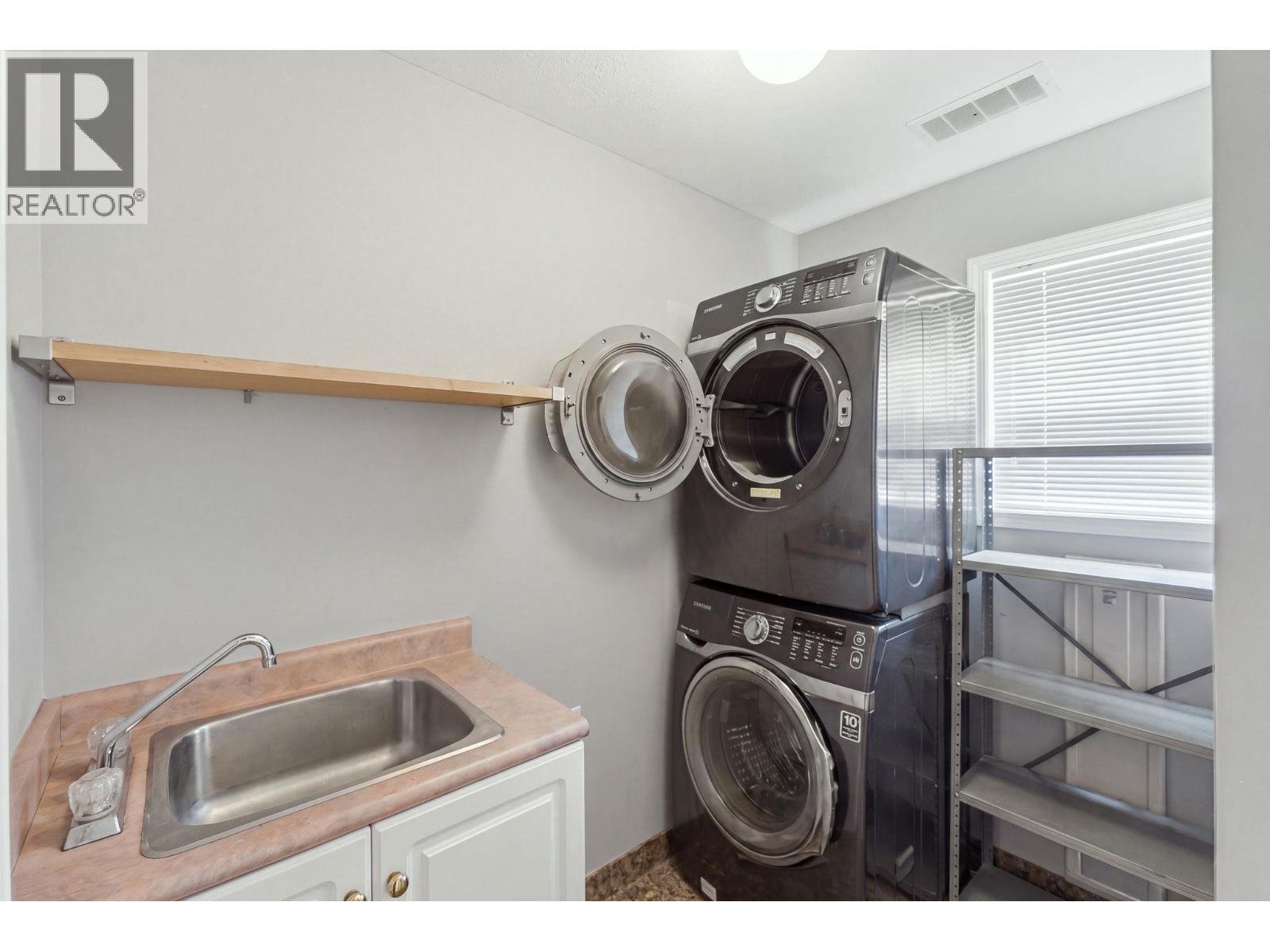 348 Phipps Crescent, Kelowna, BC - Indoor Photo Showing Laundry Room