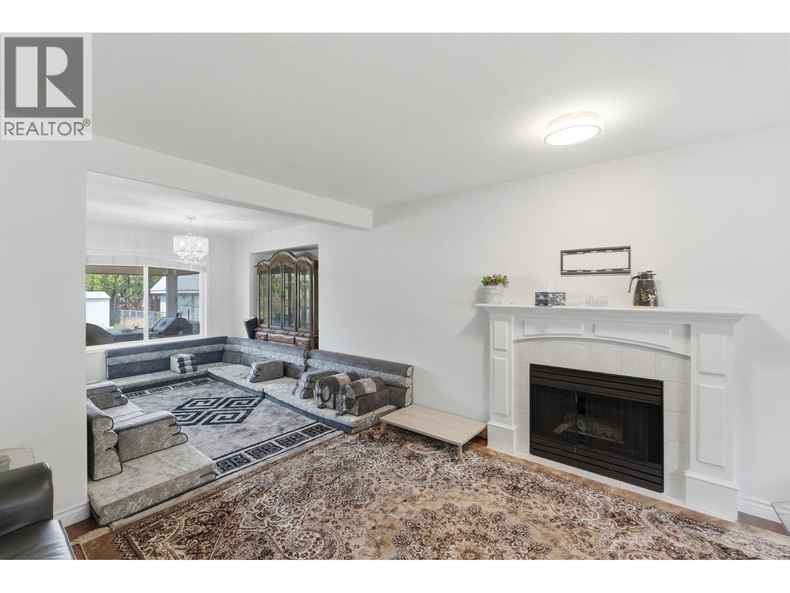 348 Phipps Crescent, Kelowna, BC - Indoor Photo Showing Living Room With Fireplace