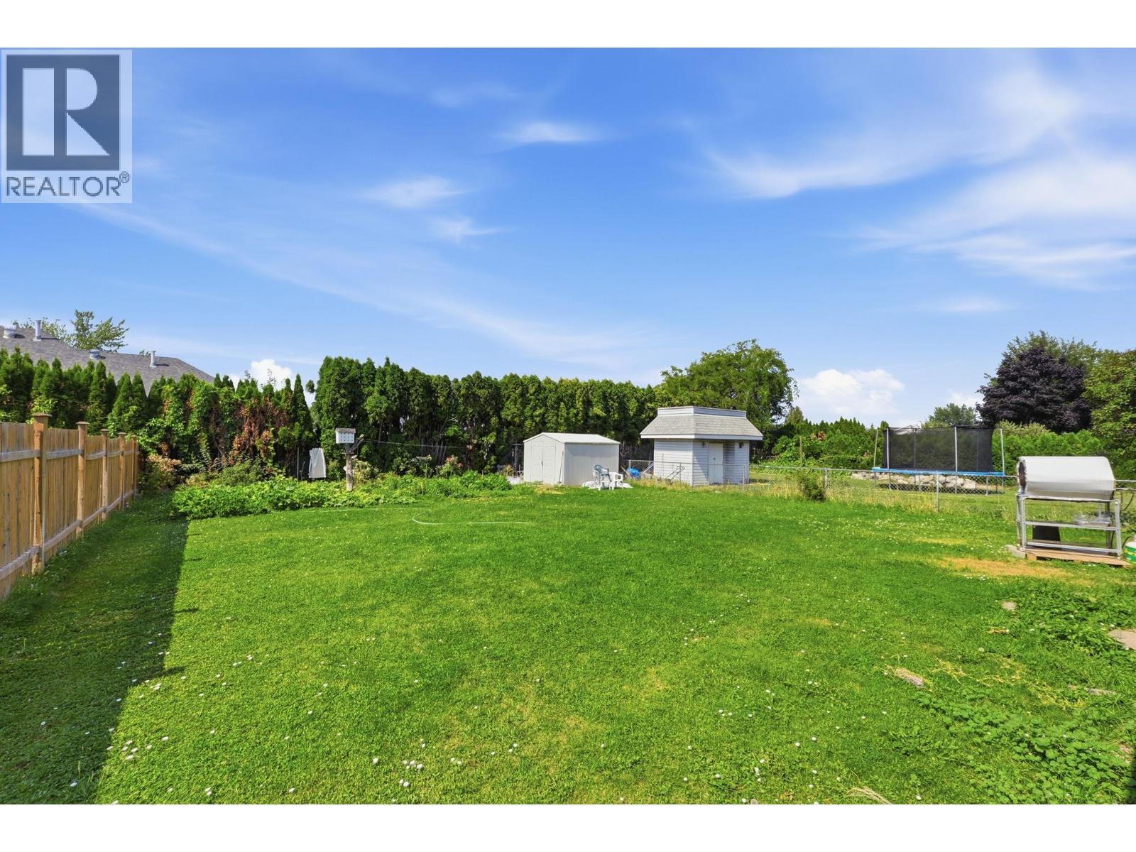 348 Phipps Crescent, Kelowna, BC - Outdoor