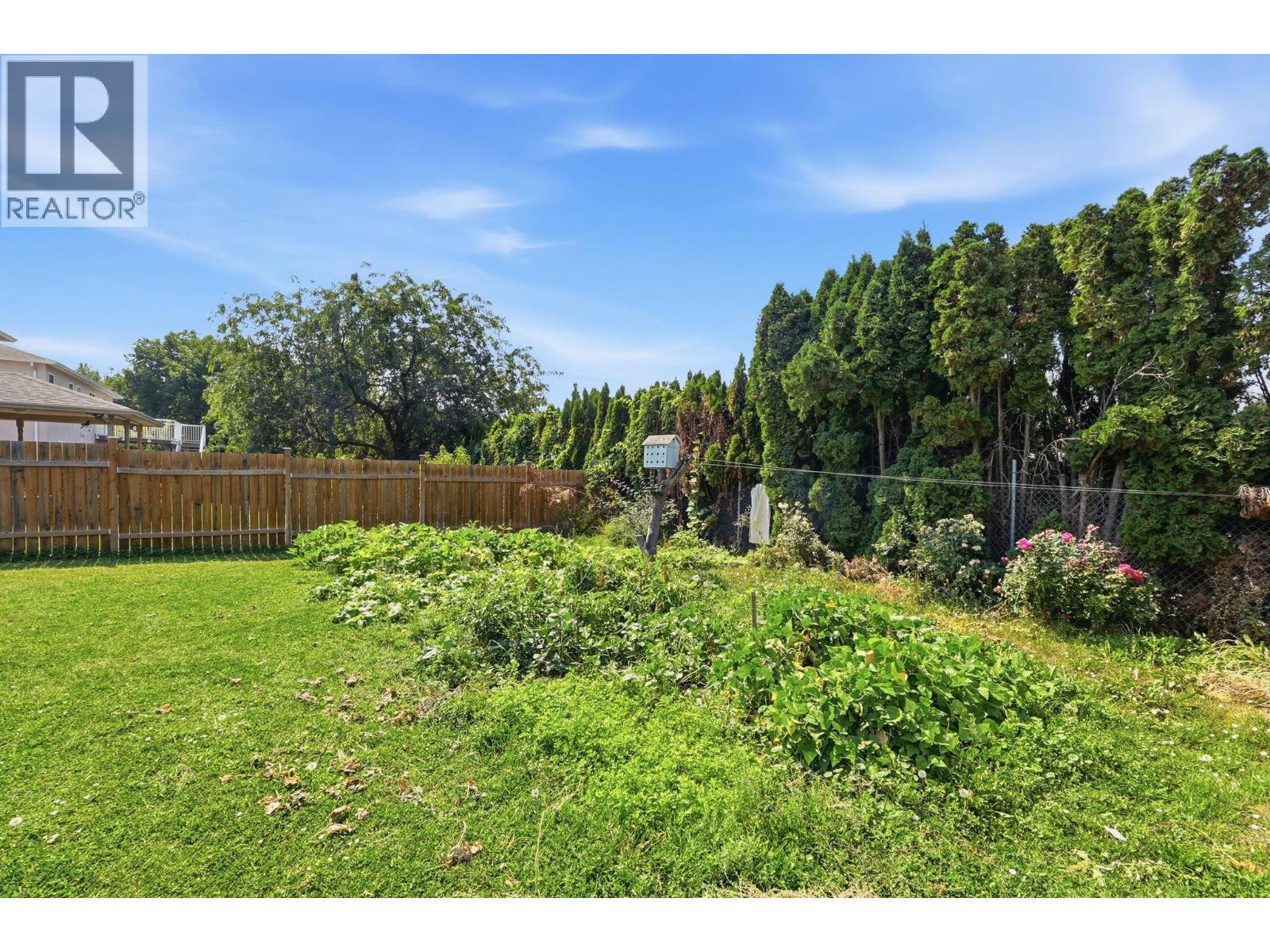 348 Phipps Crescent, Kelowna, BC - Outdoor