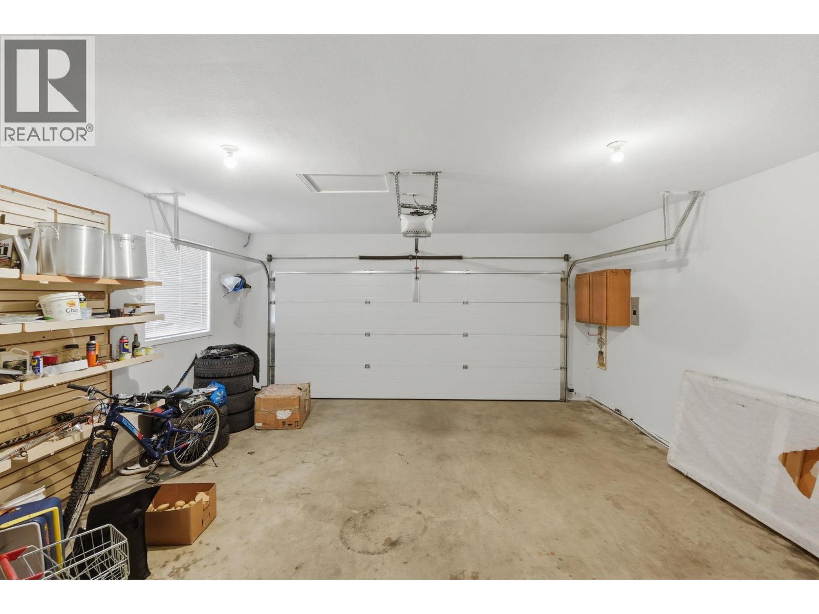 348 Phipps Crescent, Kelowna, BC - Indoor Photo Showing Garage