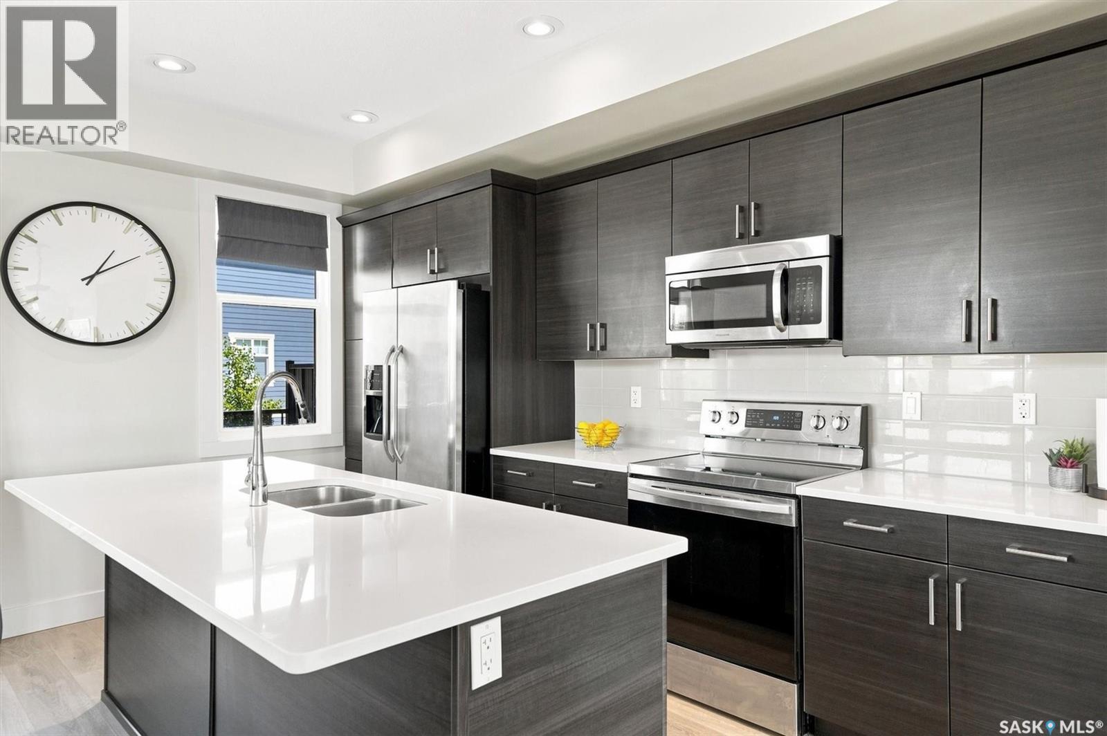 703 Meadows Boulevard, Saskatoon, SK - Indoor Photo Showing Kitchen With Double Sink With Upgraded Kitchen