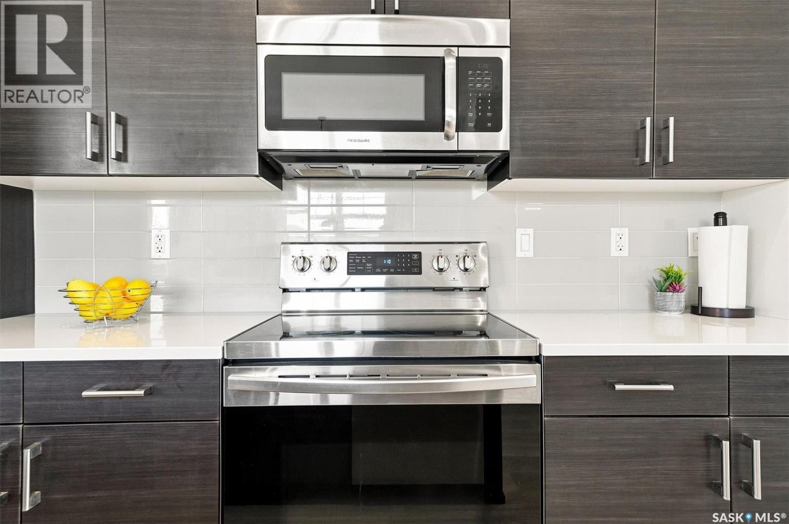 703 Meadows Boulevard, Saskatoon, SK - Indoor Photo Showing Kitchen With Upgraded Kitchen