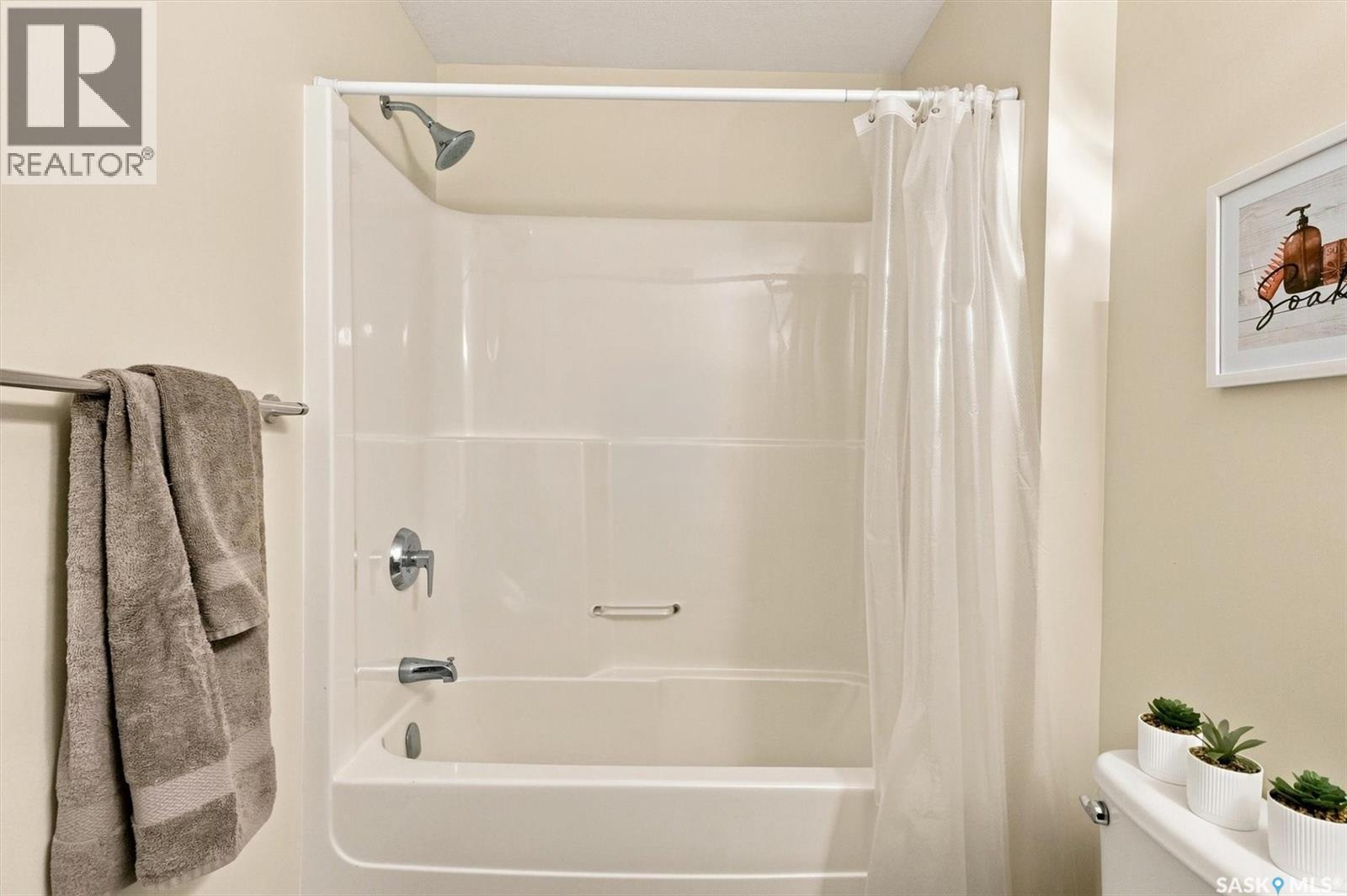 703 Meadows Boulevard, Saskatoon, SK - Indoor Photo Showing Bathroom