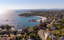 100 King George Terr Oak Bay, BC V8S 2J9