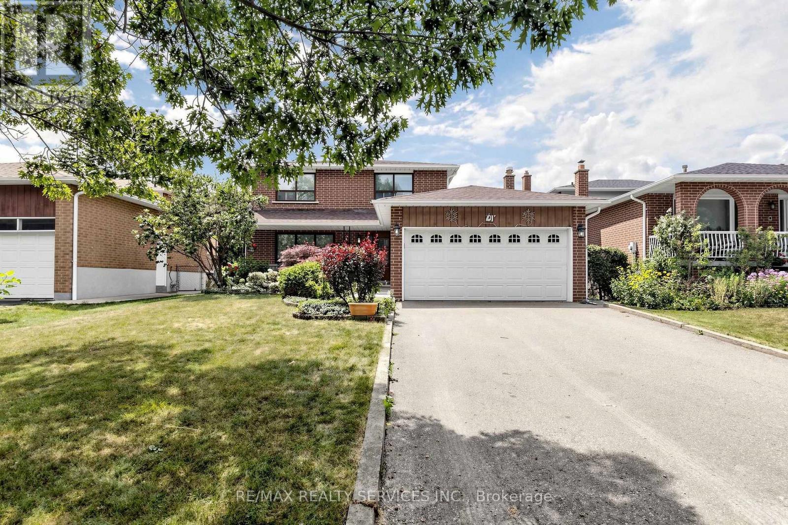 25 Malcolm Crescent, Brampton, ON - Outdoor