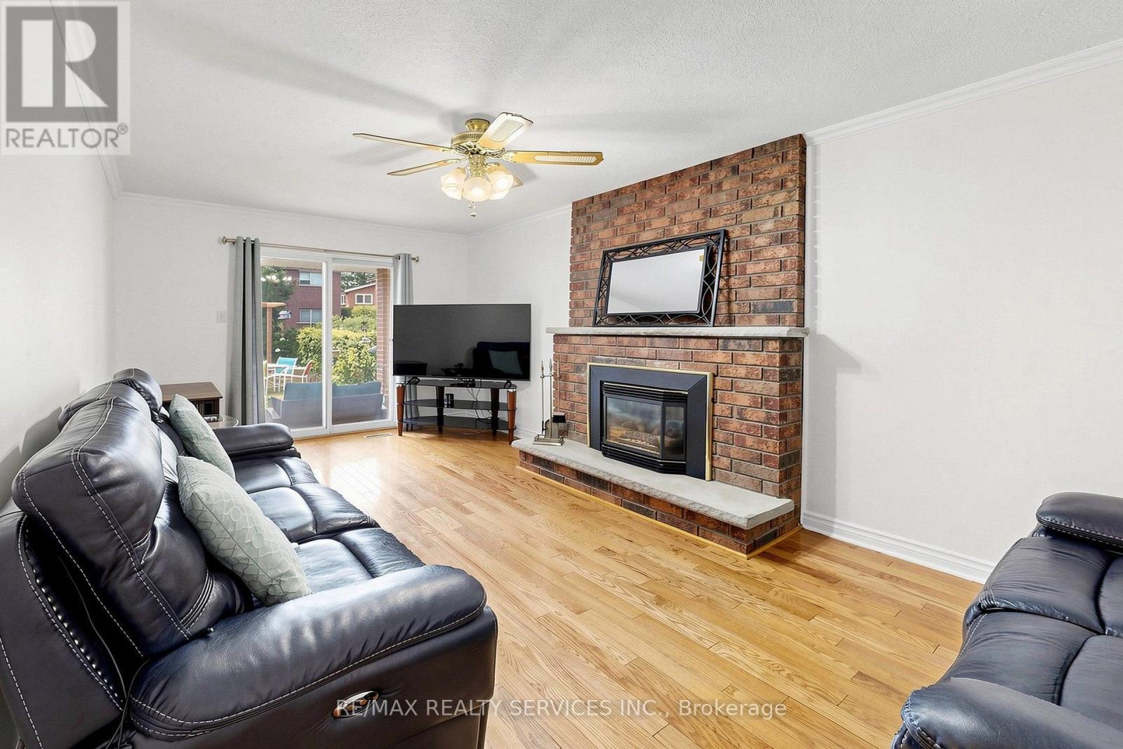 25 Malcolm Crescent, Brampton, ON - Indoor Photo Showing Living Room With Fireplace