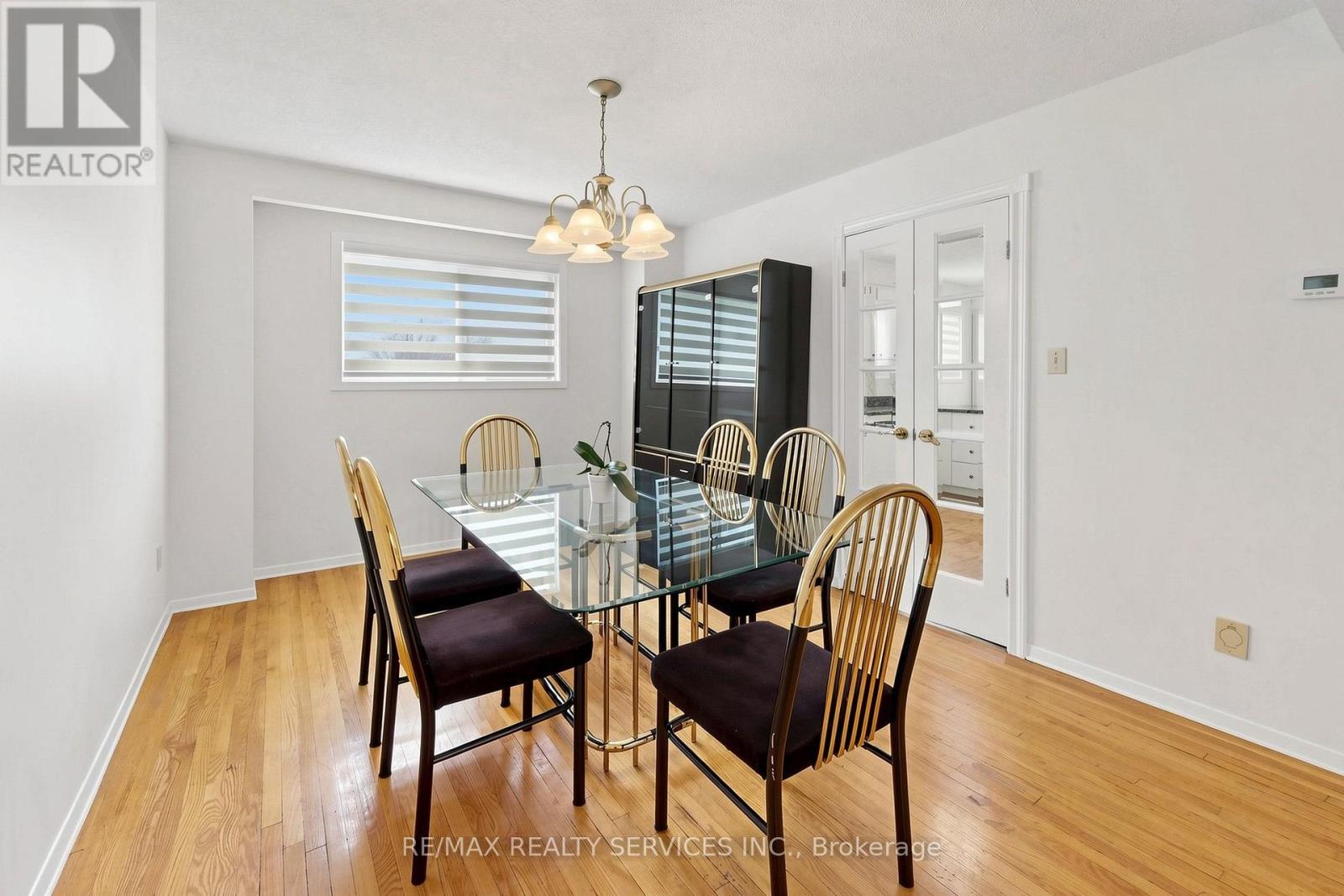 25 Malcolm Crescent, Brampton, ON - Indoor Photo Showing Dining Room