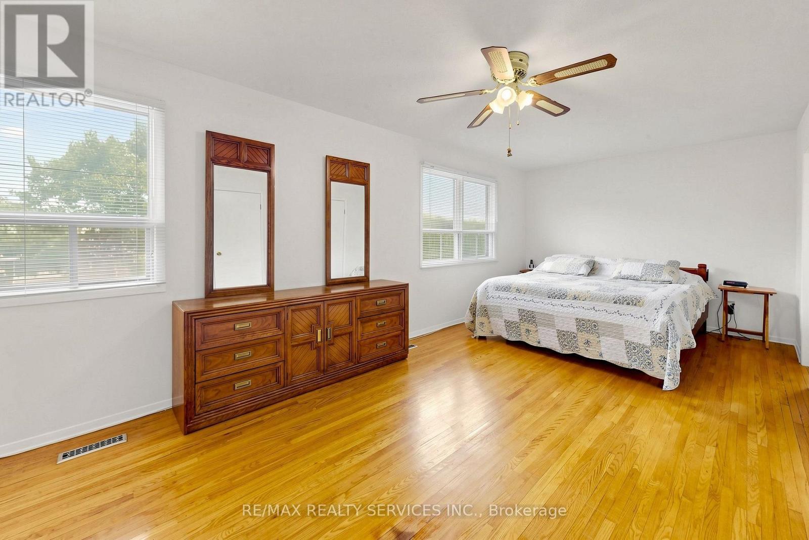 25 Malcolm Crescent, Brampton, ON - Indoor Photo Showing Bedroom