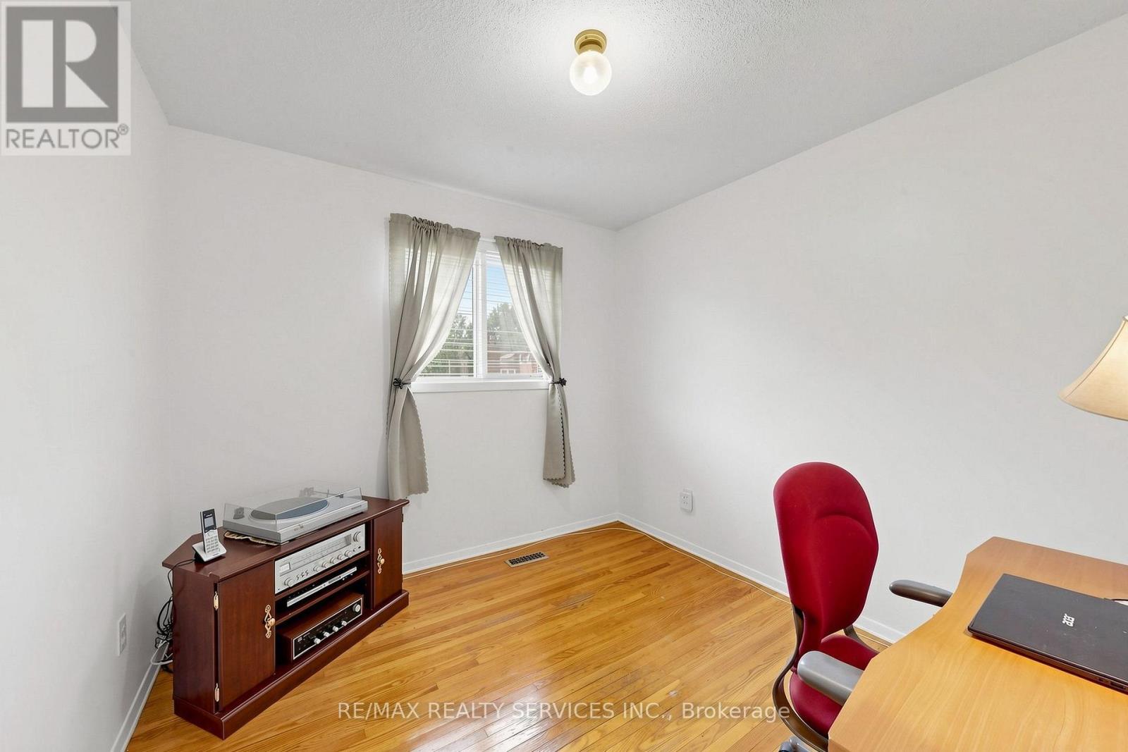 25 Malcolm Crescent, Brampton, ON - Indoor Photo Showing Office
