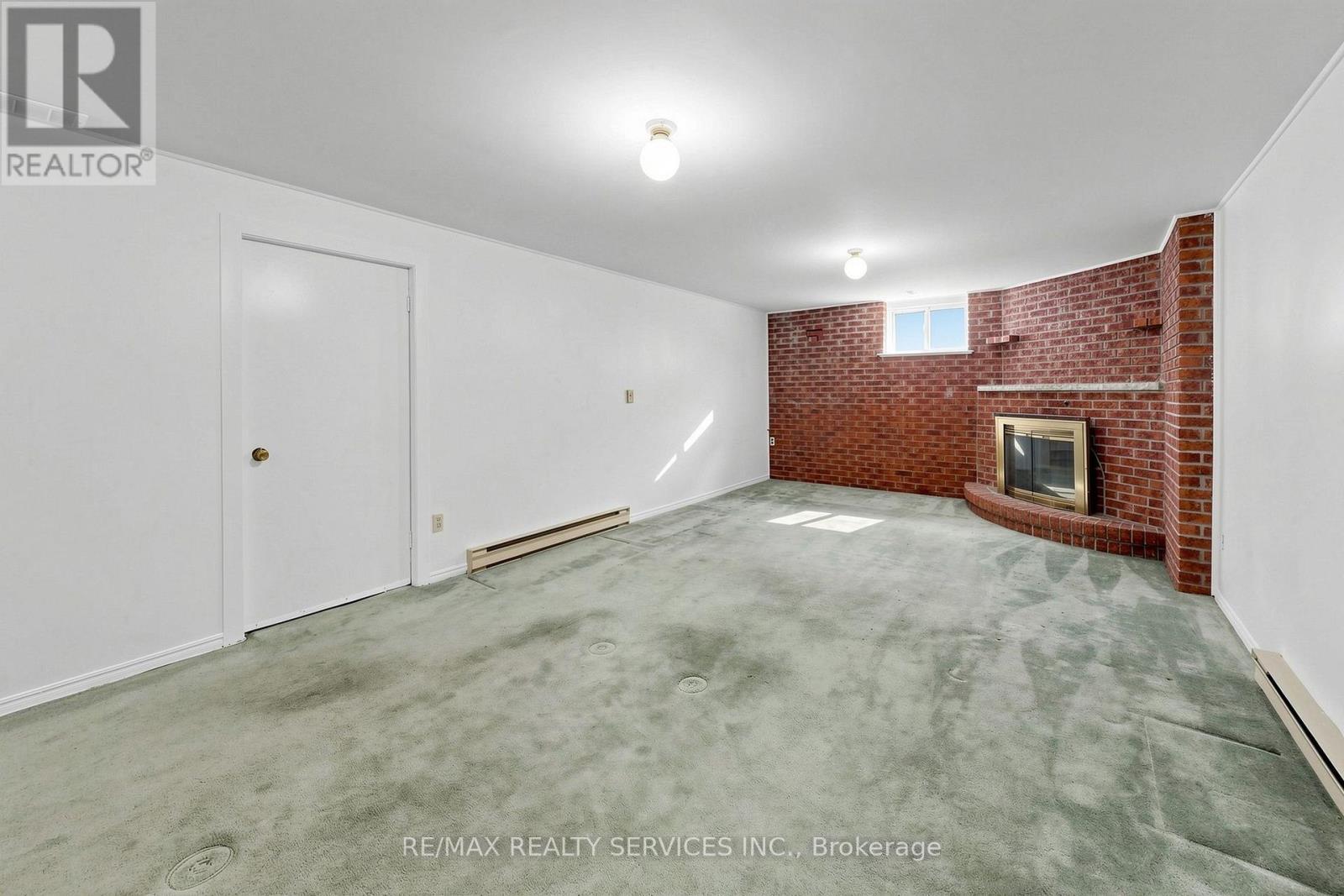 25 Malcolm Crescent, Brampton, ON - Indoor Photo Showing Other Room