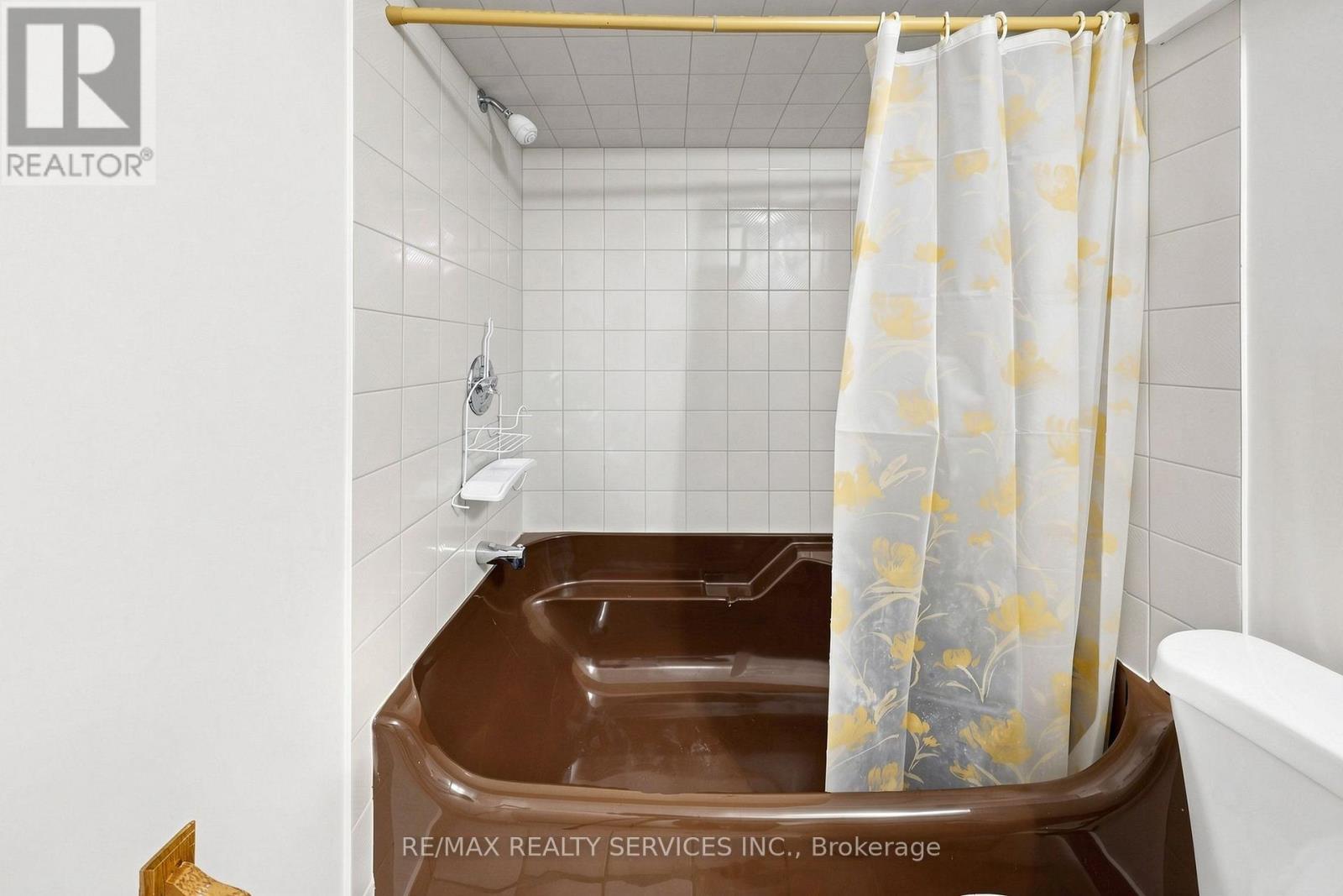 25 Malcolm Crescent, Brampton, ON - Indoor Photo Showing Bathroom