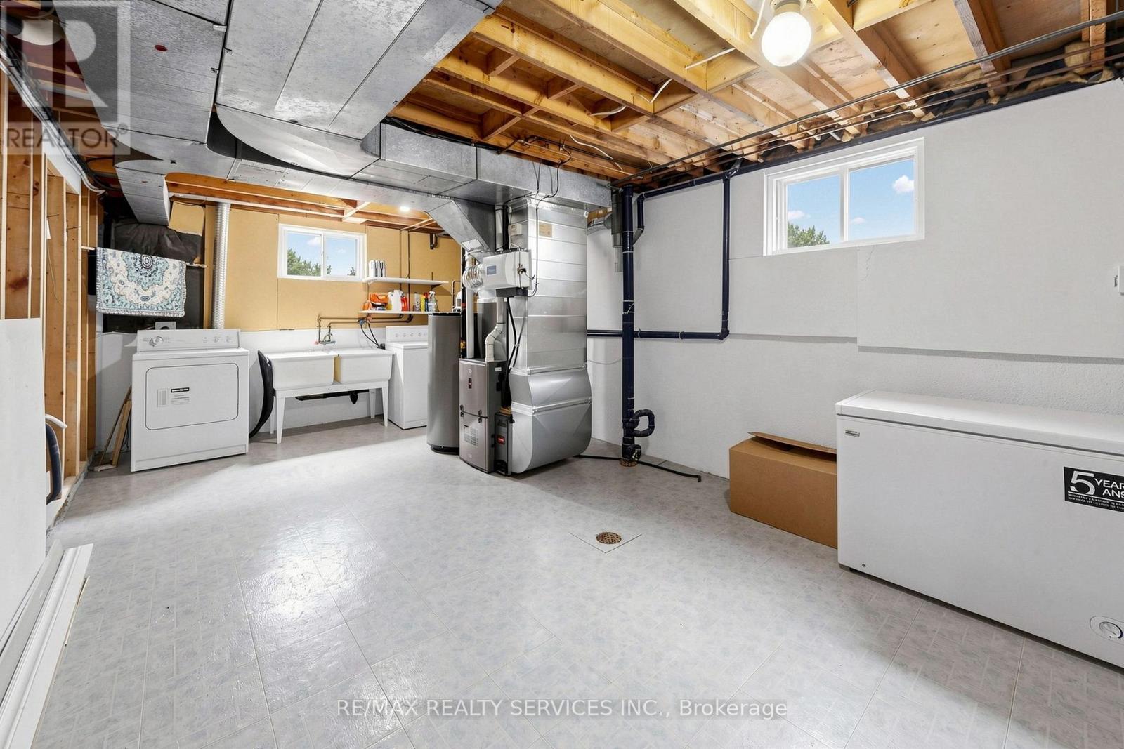 25 Malcolm Crescent, Brampton, ON - Indoor Photo Showing Other Room